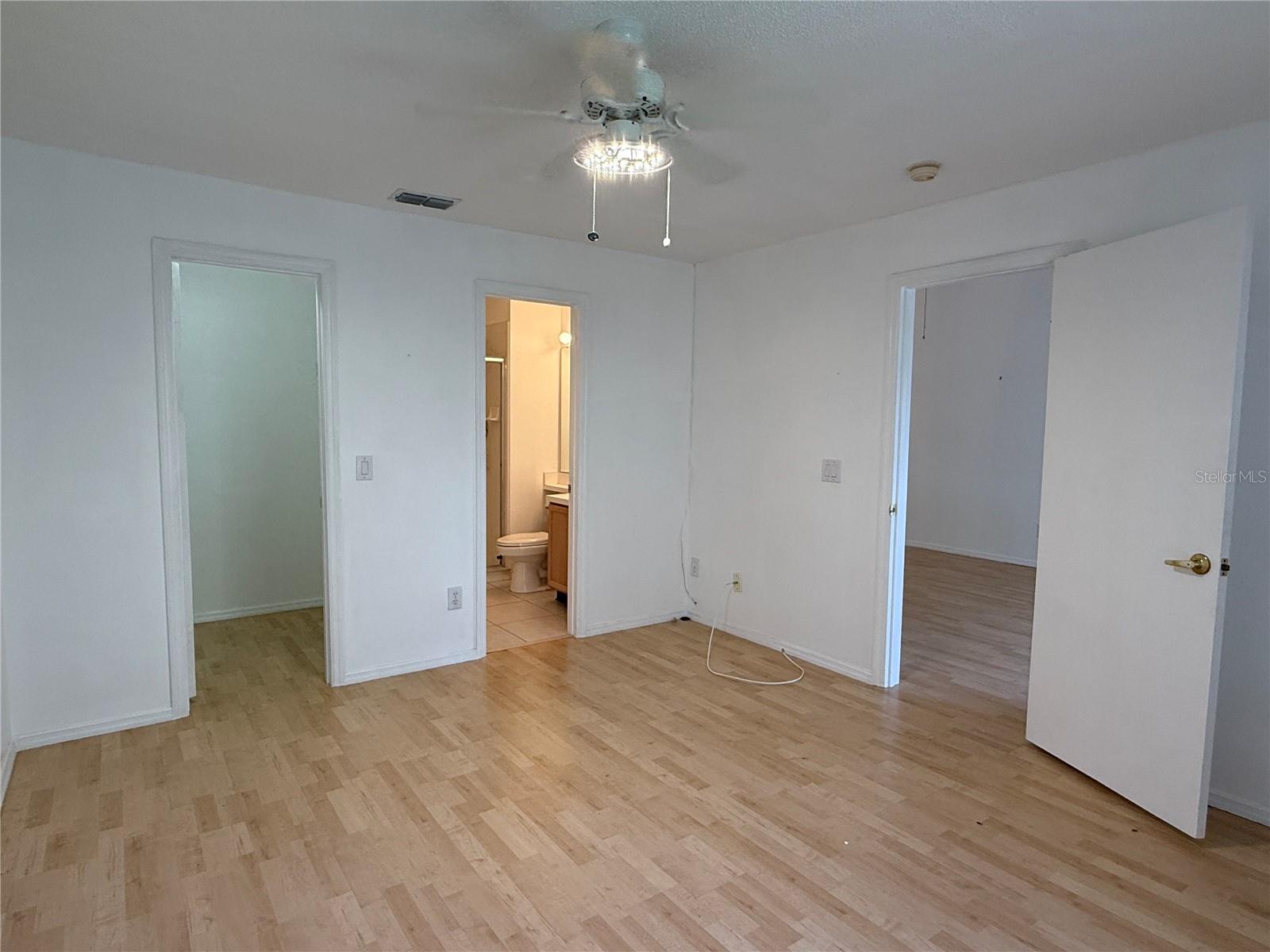 Image 13 of 21 For 13801 Timberland Drive 202