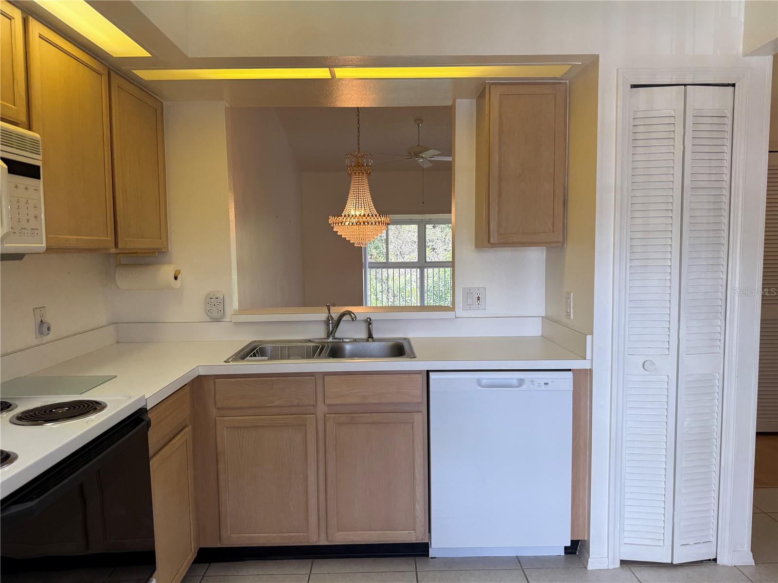 Image 4 of 21 For 13801 Timberland Drive 202