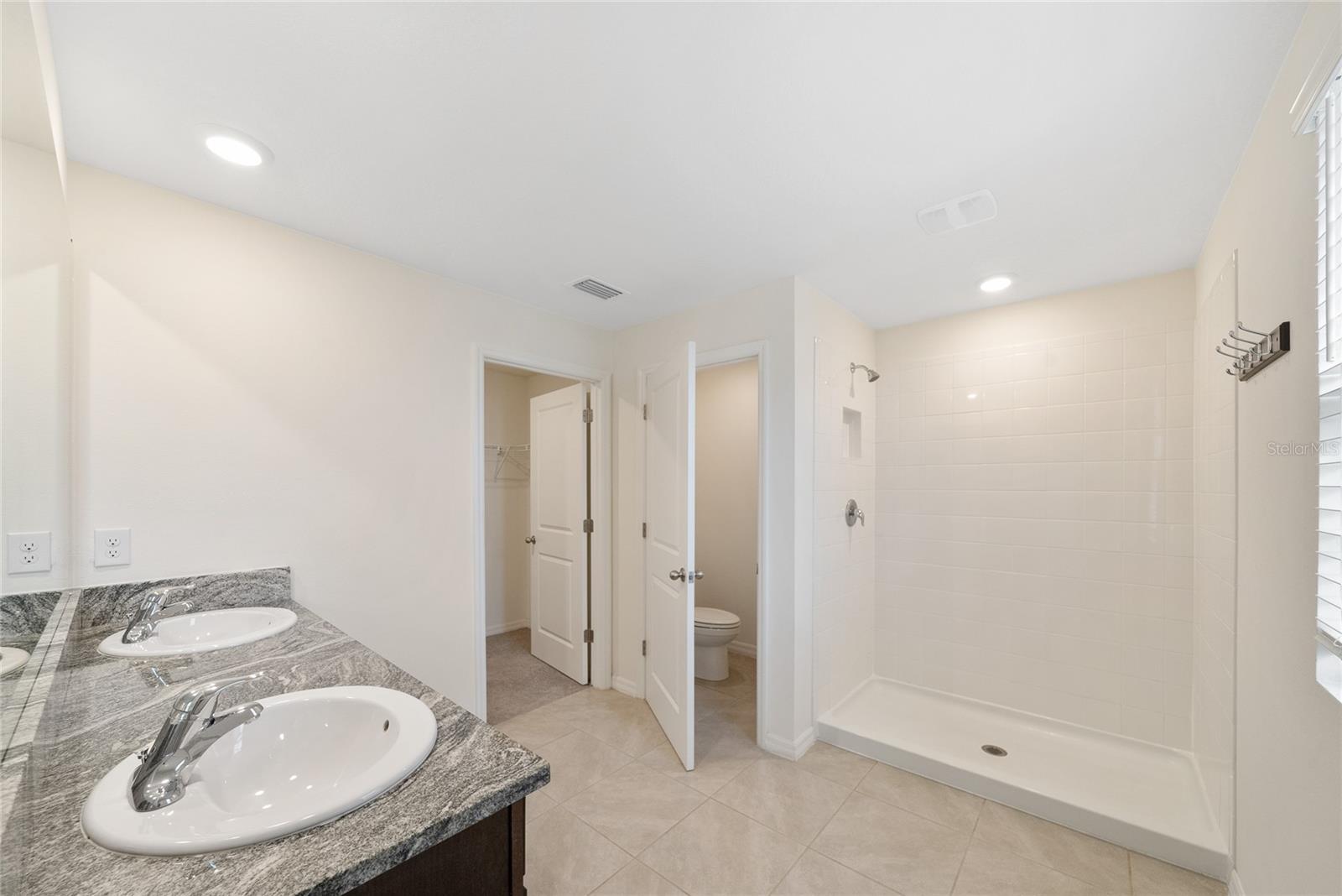 Image 28 of 42 For 5374 40th Circle