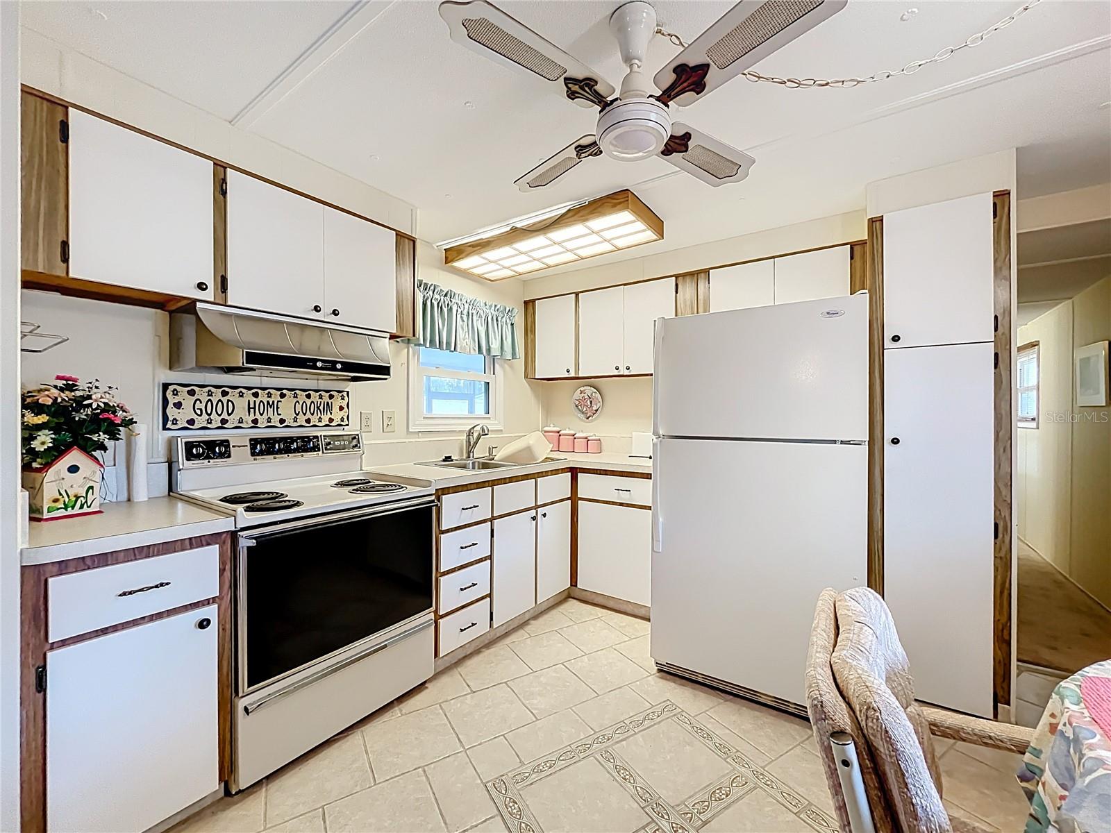 Image 20 of 55 For 25933 Zinnia Lane