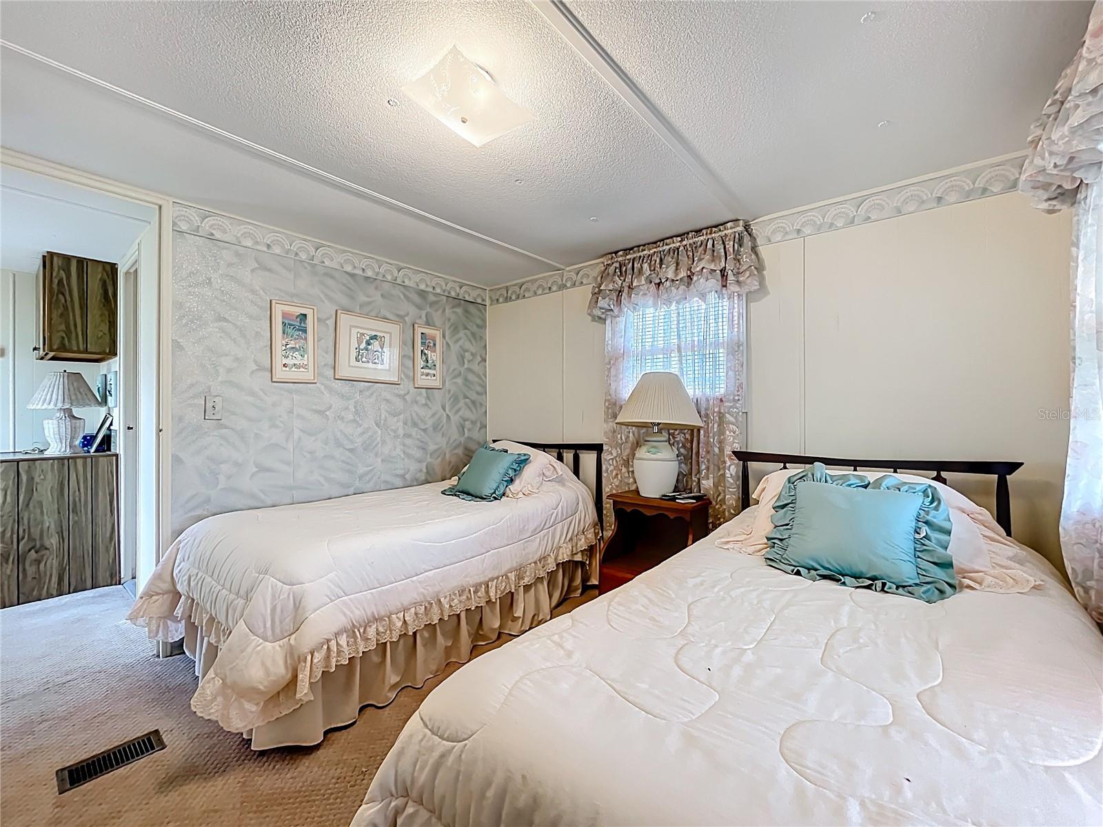 Image 32 of 55 For 25933 Zinnia Lane