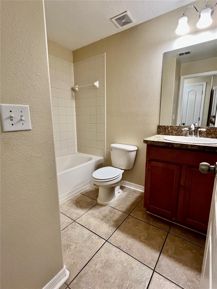 Image 21 of 27 For 10709 Savannah Landing Circle