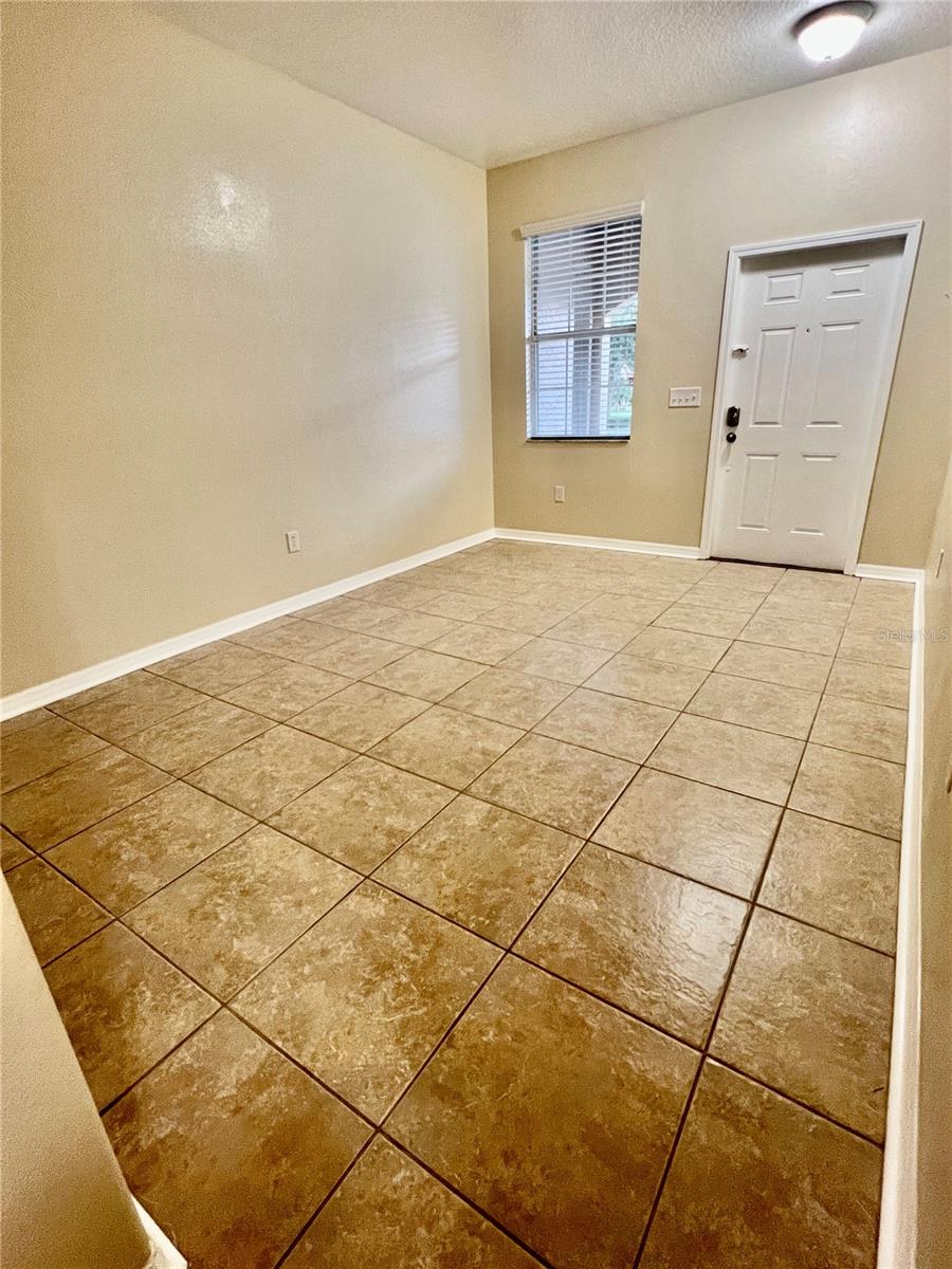 Image 6 of 27 For 10709 Savannah Landing Circle