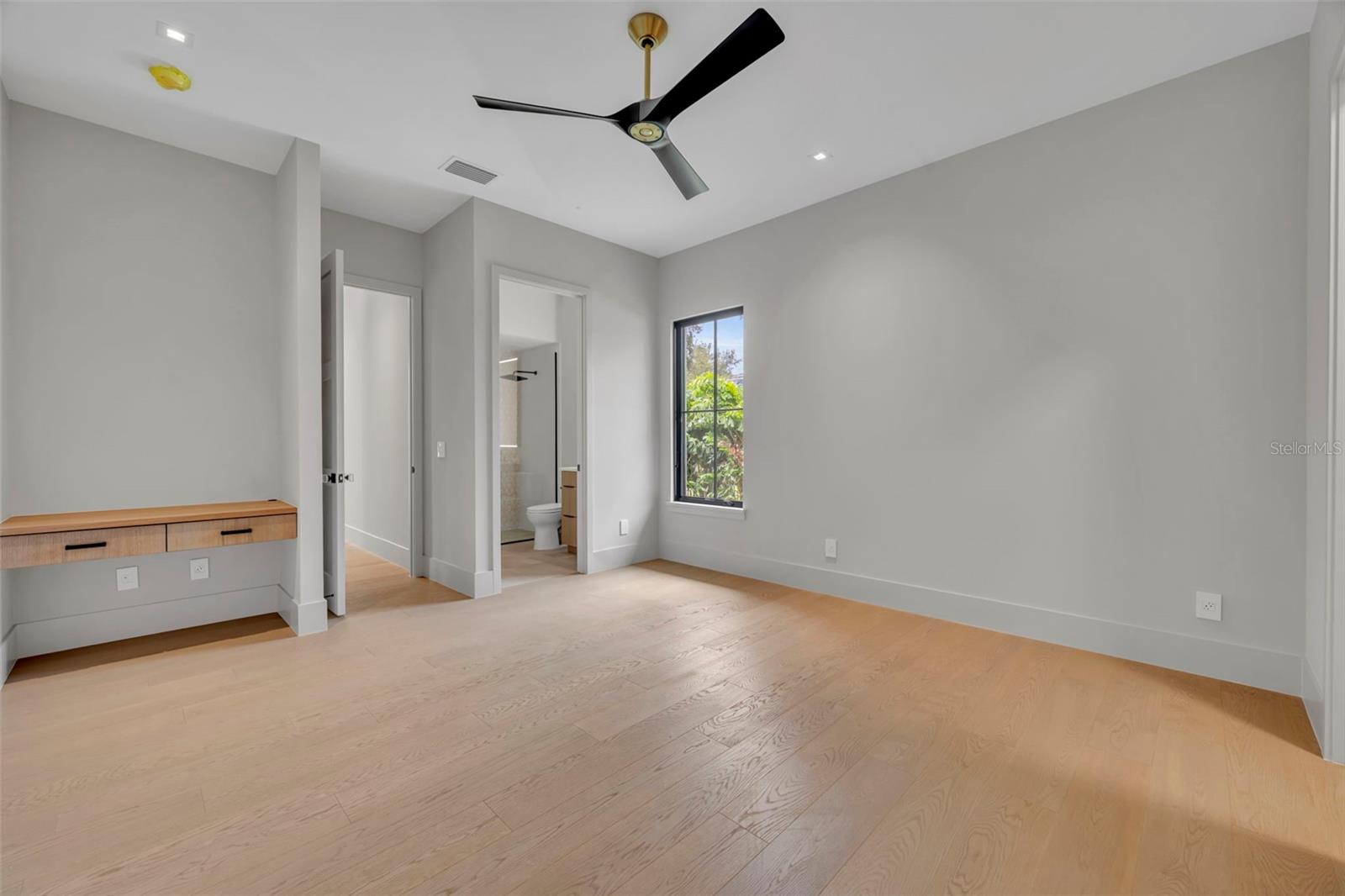 Image 33 of 62 For 550 Palmer Avenue