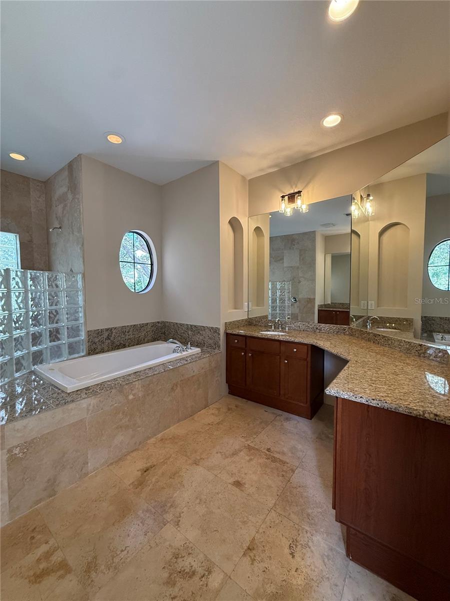 Image 18 of 42 For 708 Palenci Court
