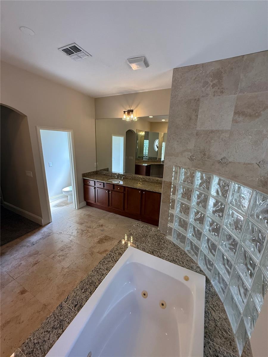 Image 19 of 42 For 708 Palenci Court