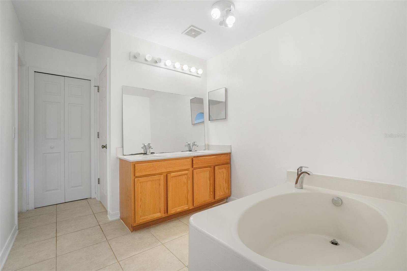 Image 28 of 40 For 3020 Norvell Court