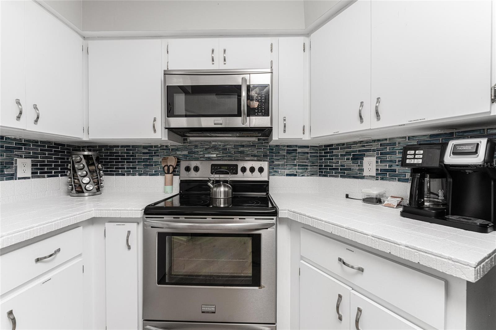 Image 11 of 63 For 88 Oakland Hills Place