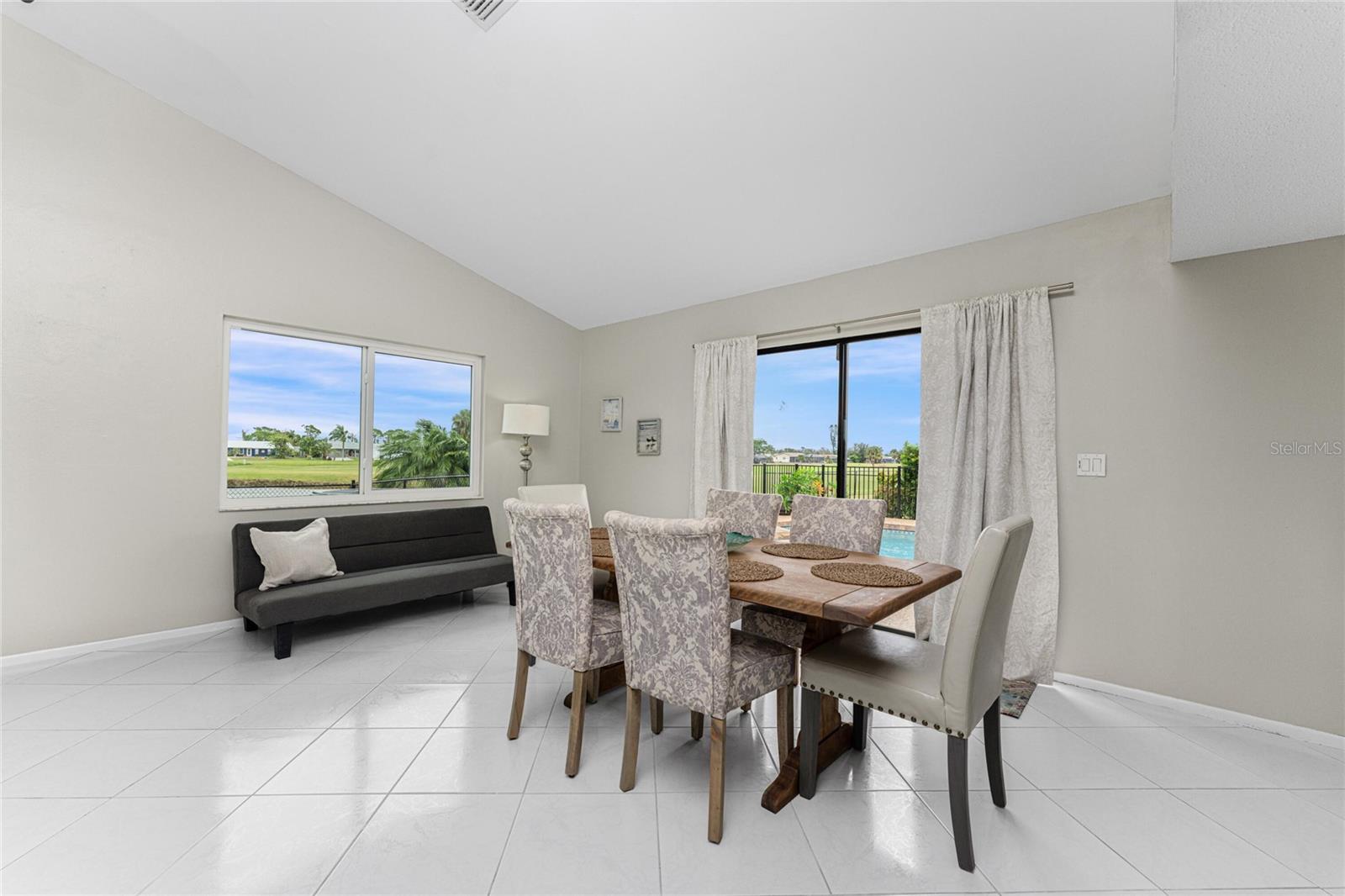 Image 14 of 63 For 88 Oakland Hills Place