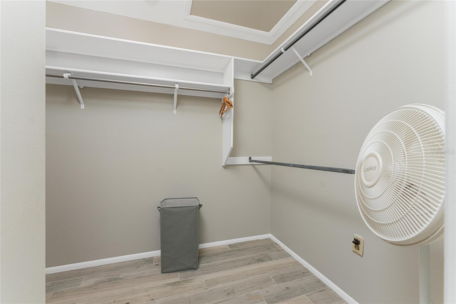 Image 23 of 63 For 88 Oakland Hills Place