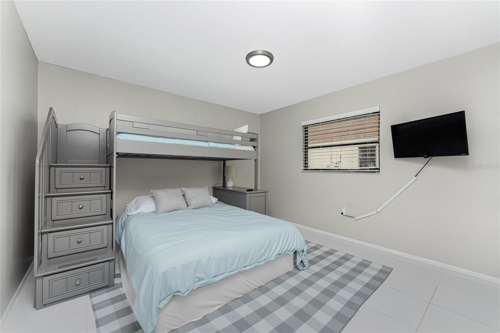 Image 27 of 63 For 88 Oakland Hills Place