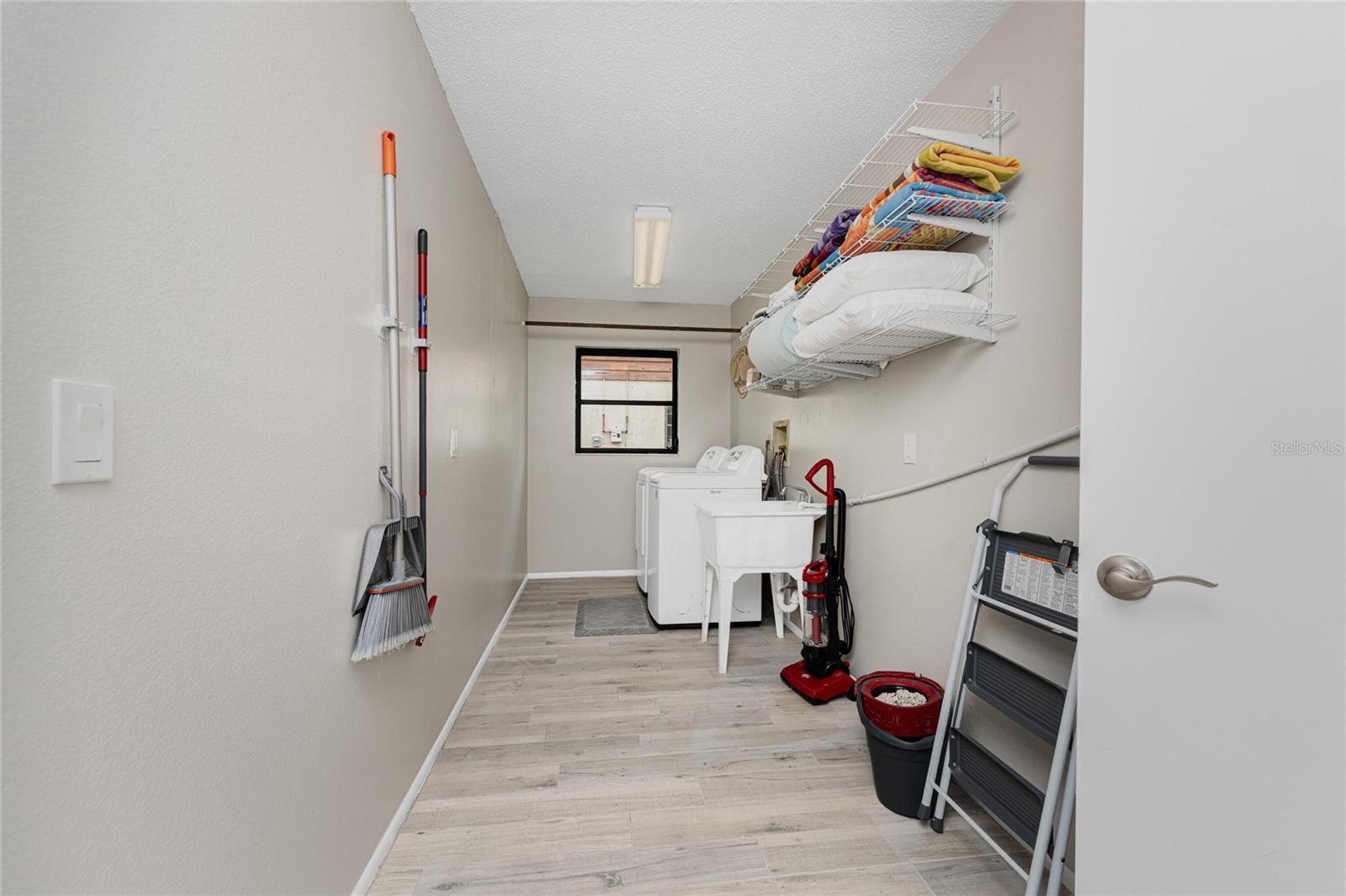 Image 33 of 63 For 88 Oakland Hills Place