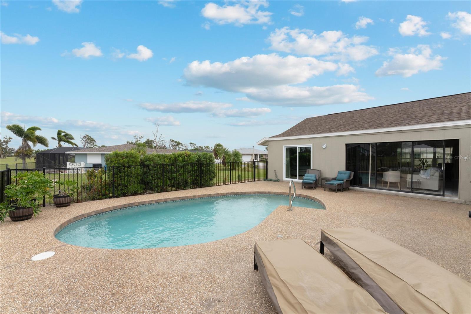 Image 38 of 63 For 88 Oakland Hills Place