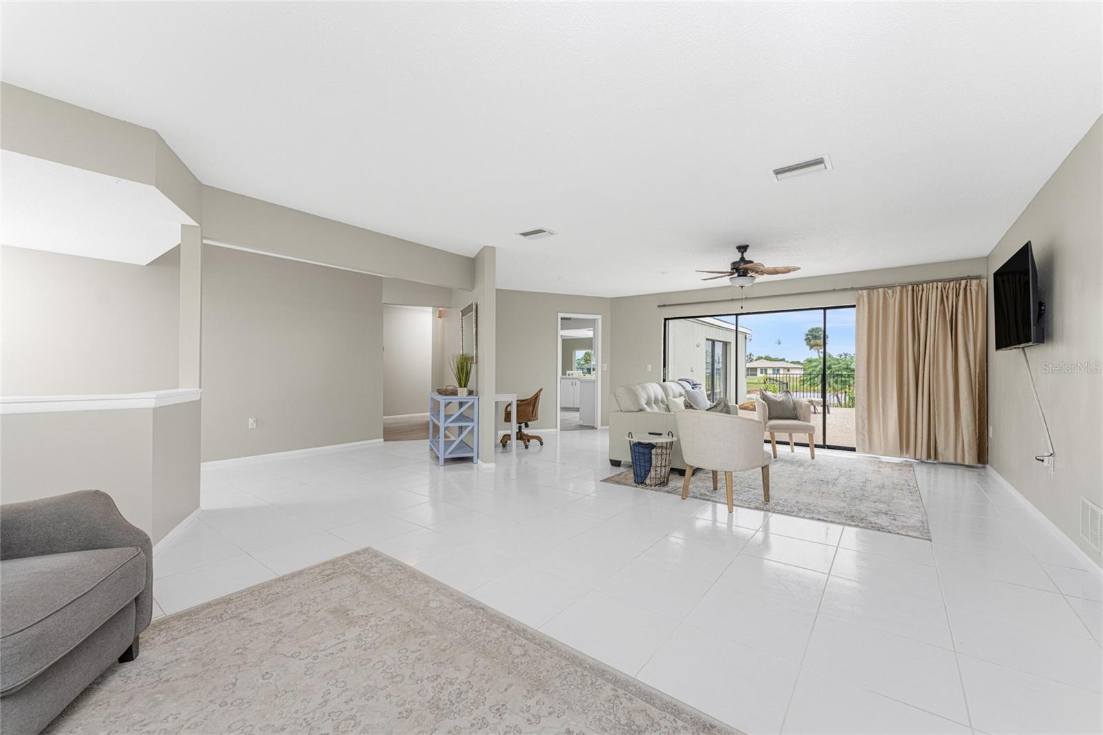 Image 5 of 63 For 88 Oakland Hills Place