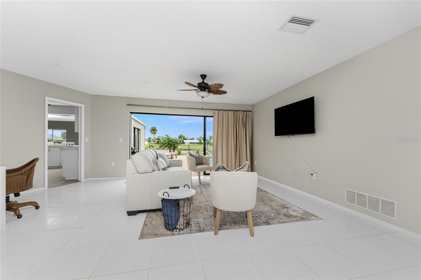 Image 7 of 63 For 88 Oakland Hills Place