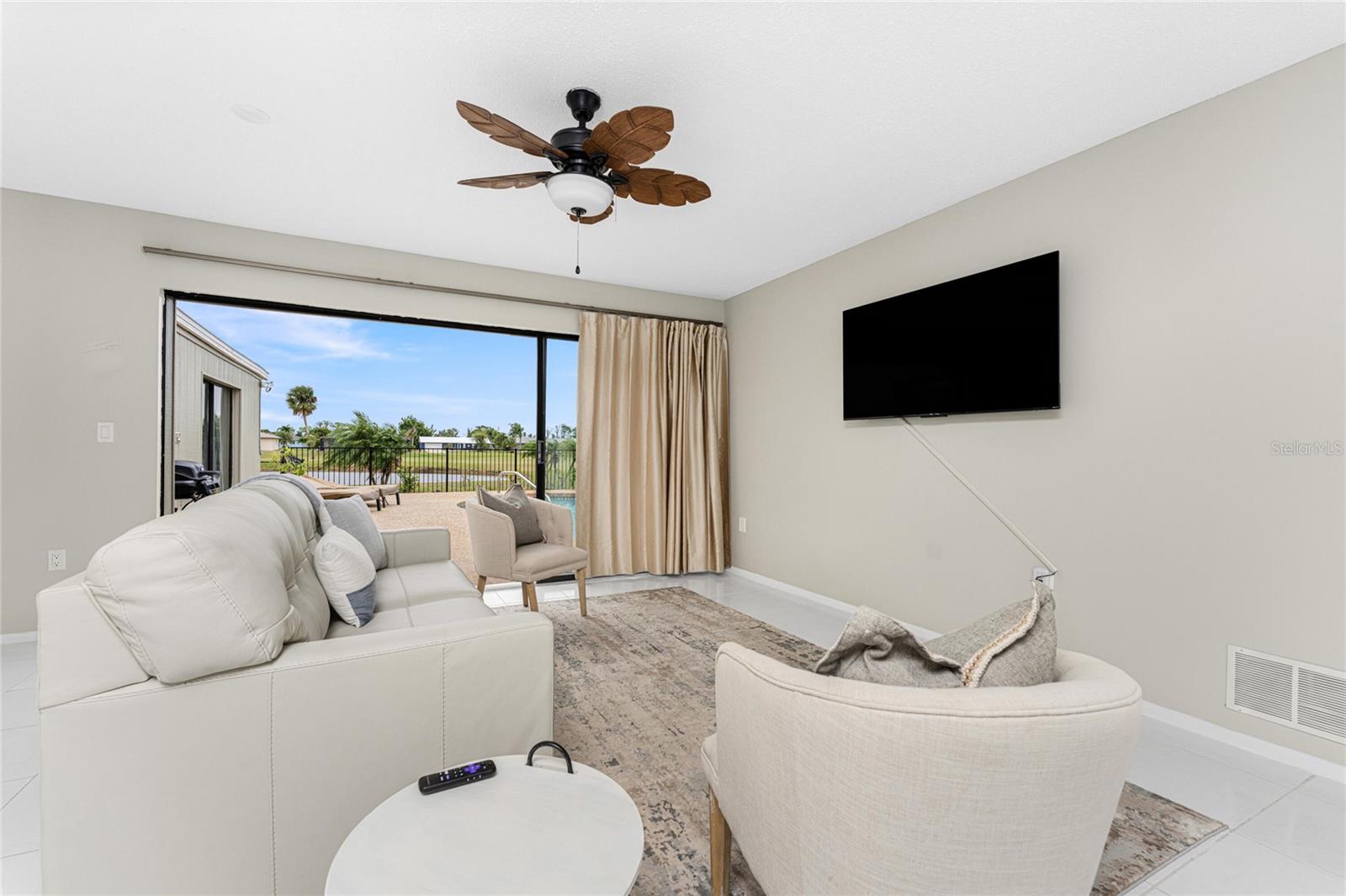 Image 8 of 63 For 88 Oakland Hills Place