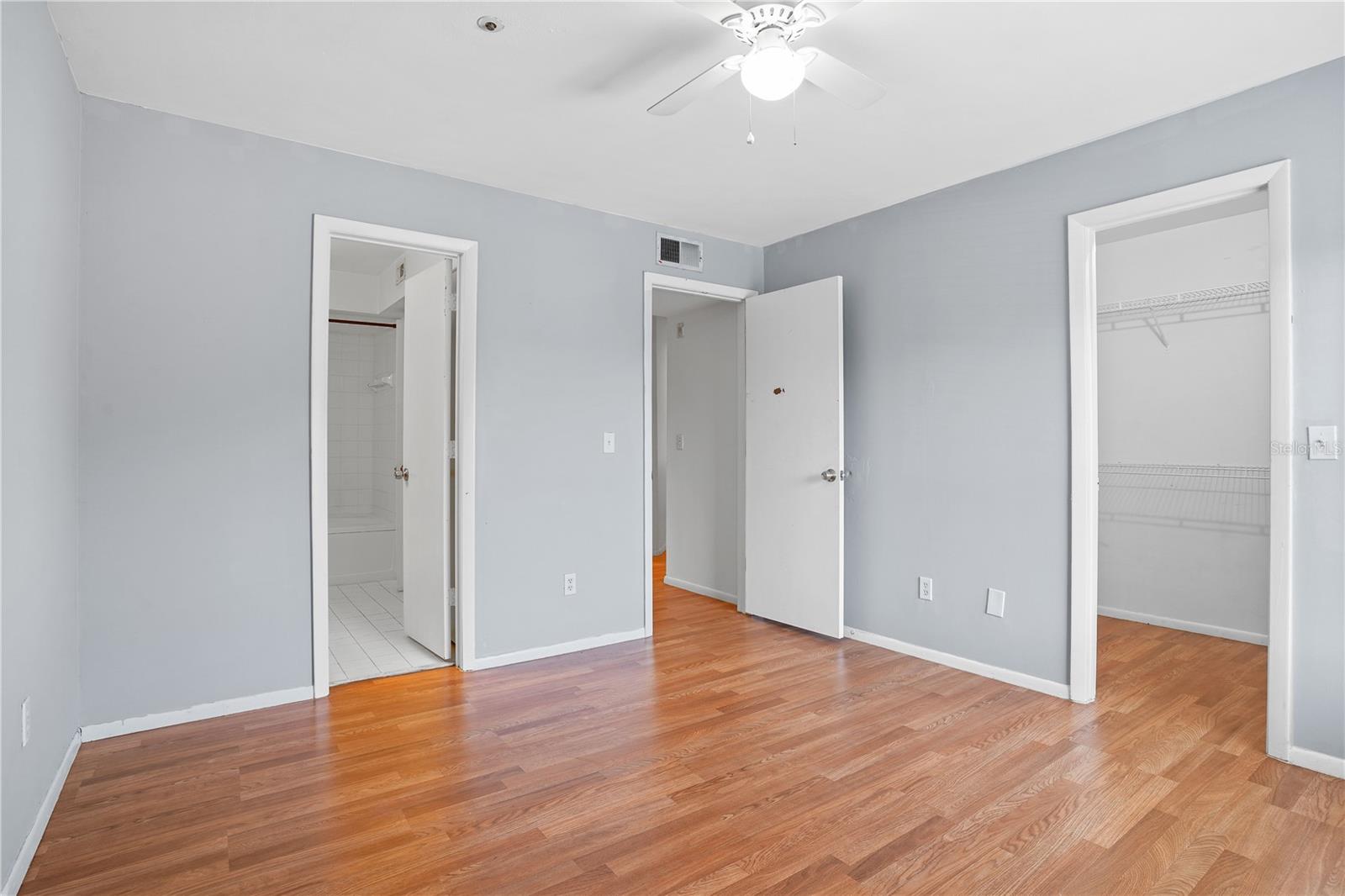 Image 22 of 31 For 494 Pin Oak Place 302