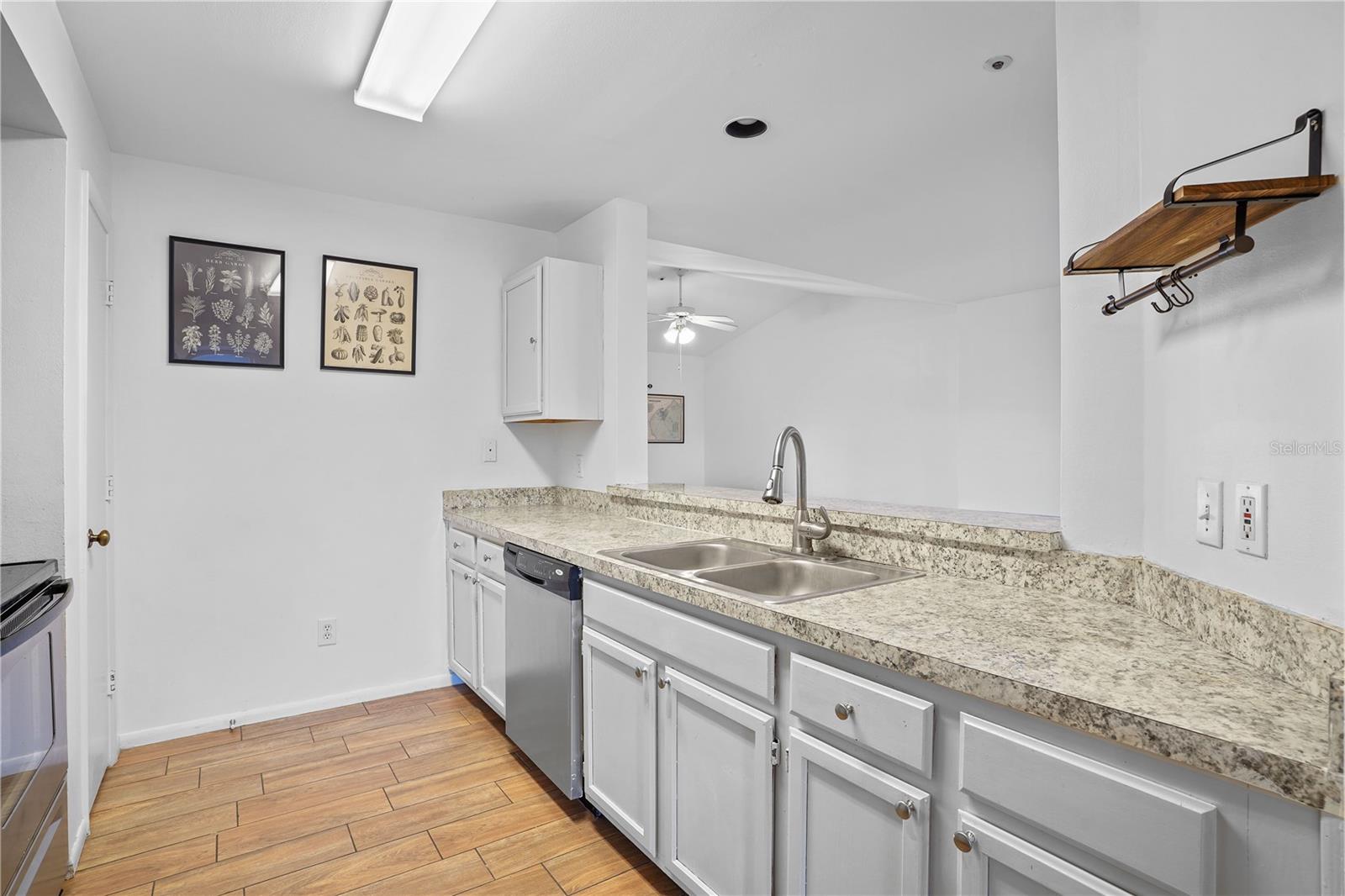 Image 6 of 31 For 494 Pin Oak Place 302