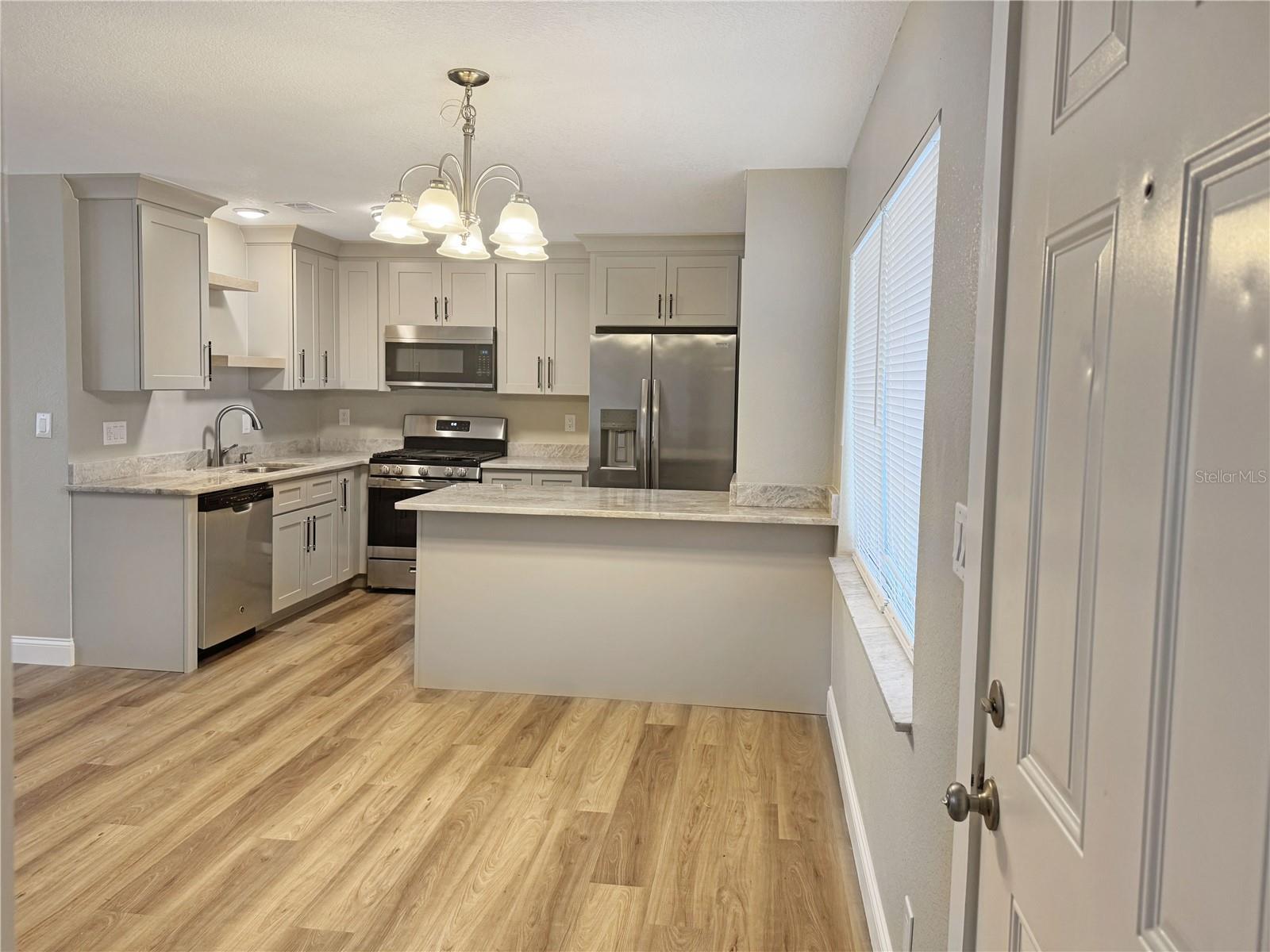Image 3 of 28 For 1609 Stocking Street