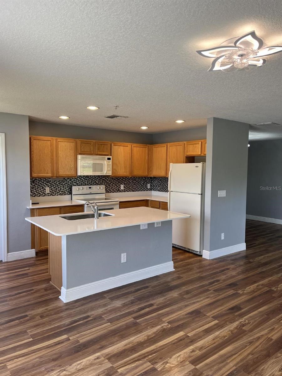 Image 2 of 16 For 13500 Applerose Lane 24