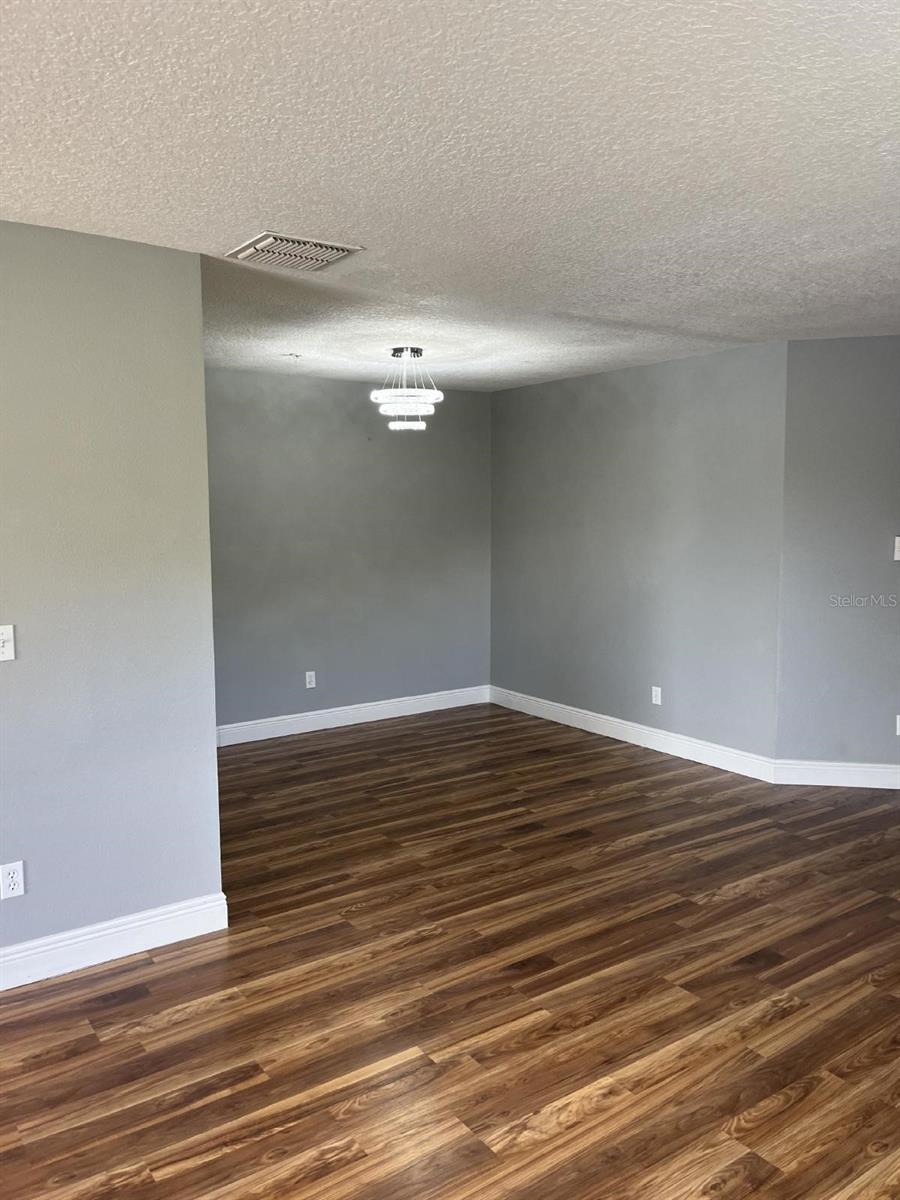 Image 4 of 16 For 13500 Applerose Lane 24