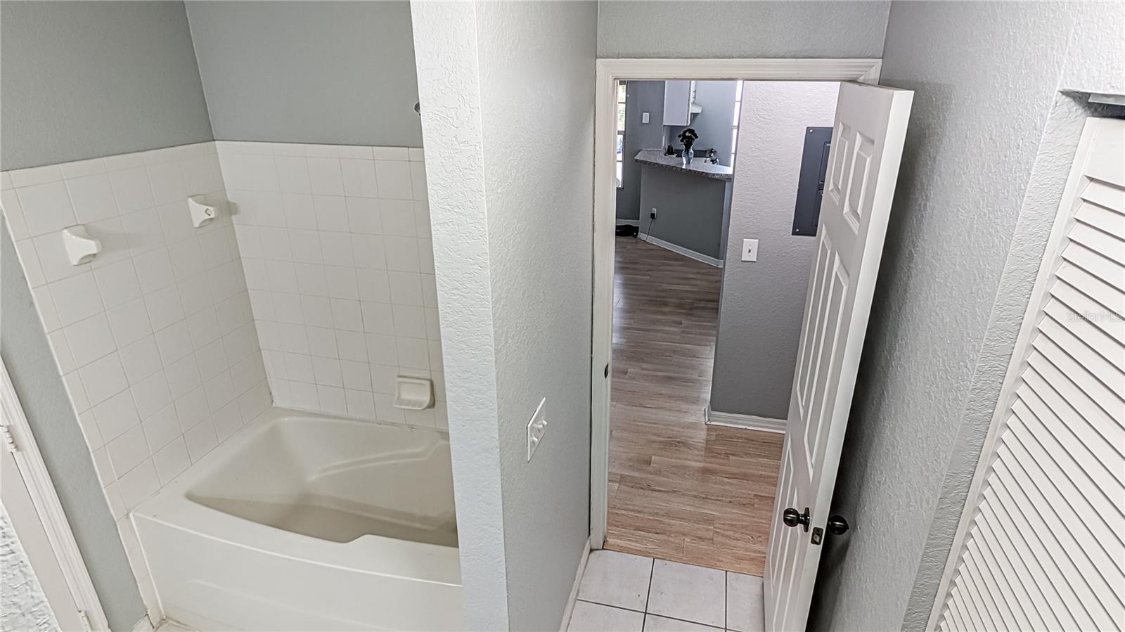 Image 14 of 21 For 6324 Raleigh Street 712