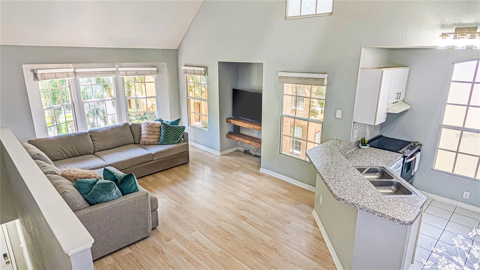 Image 4 of 21 For 6324 Raleigh Street 712
