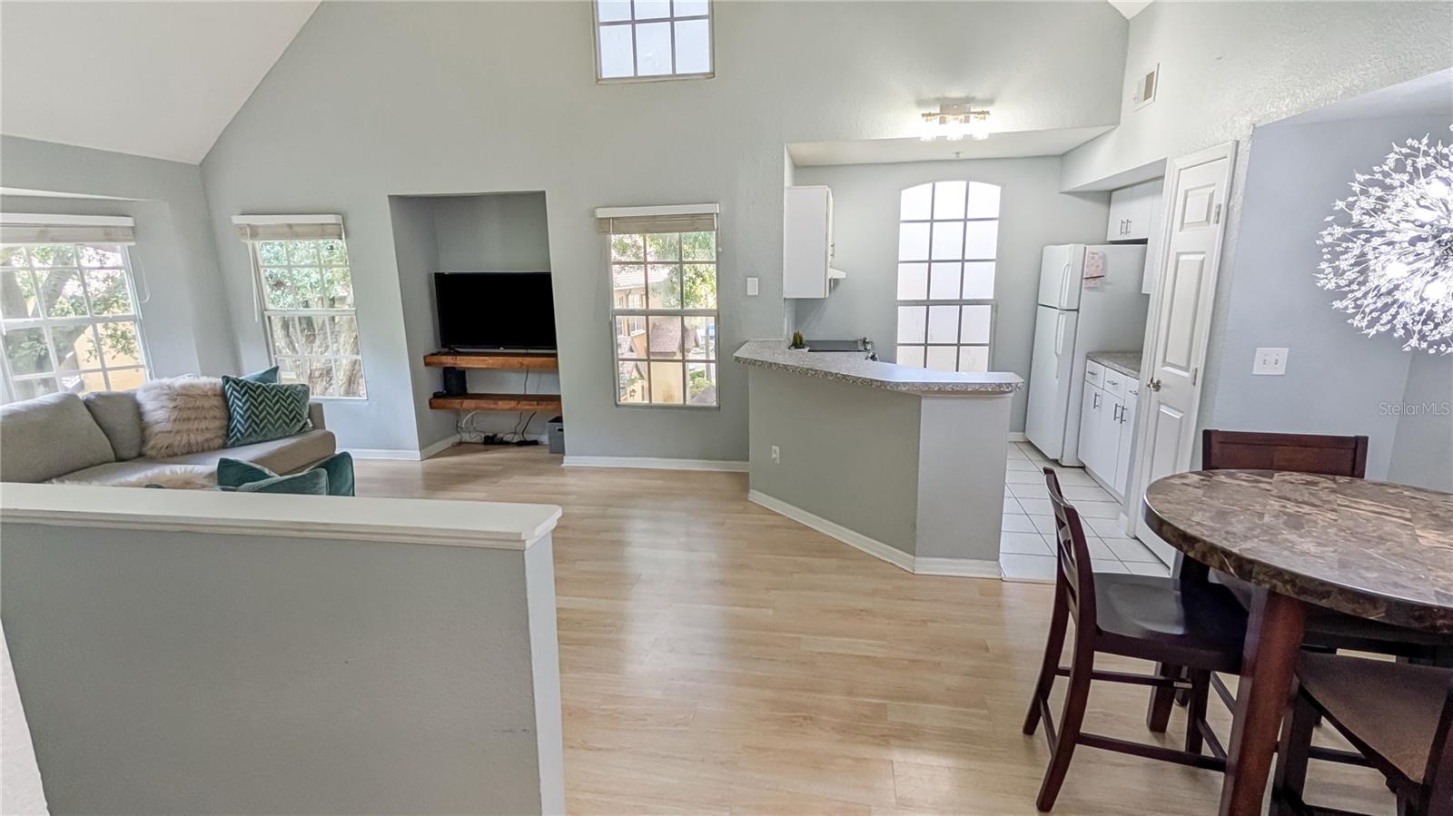 Image 5 of 21 For 6324 Raleigh Street 712