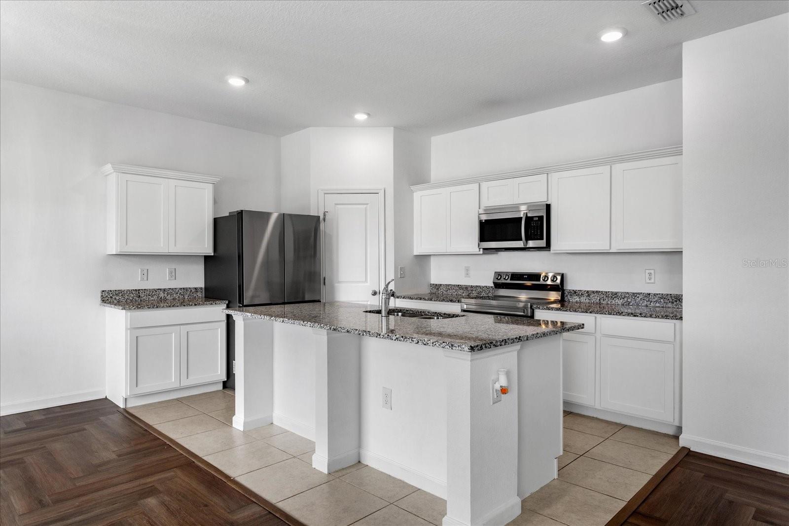 Image 9 of 39 For 2121 Treasure Hill Street