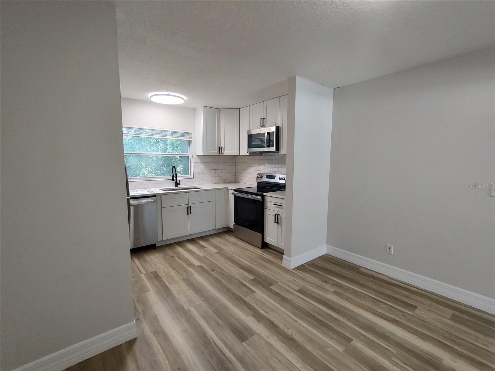 Image 7 of 30 For 316 Howry Avenue 4