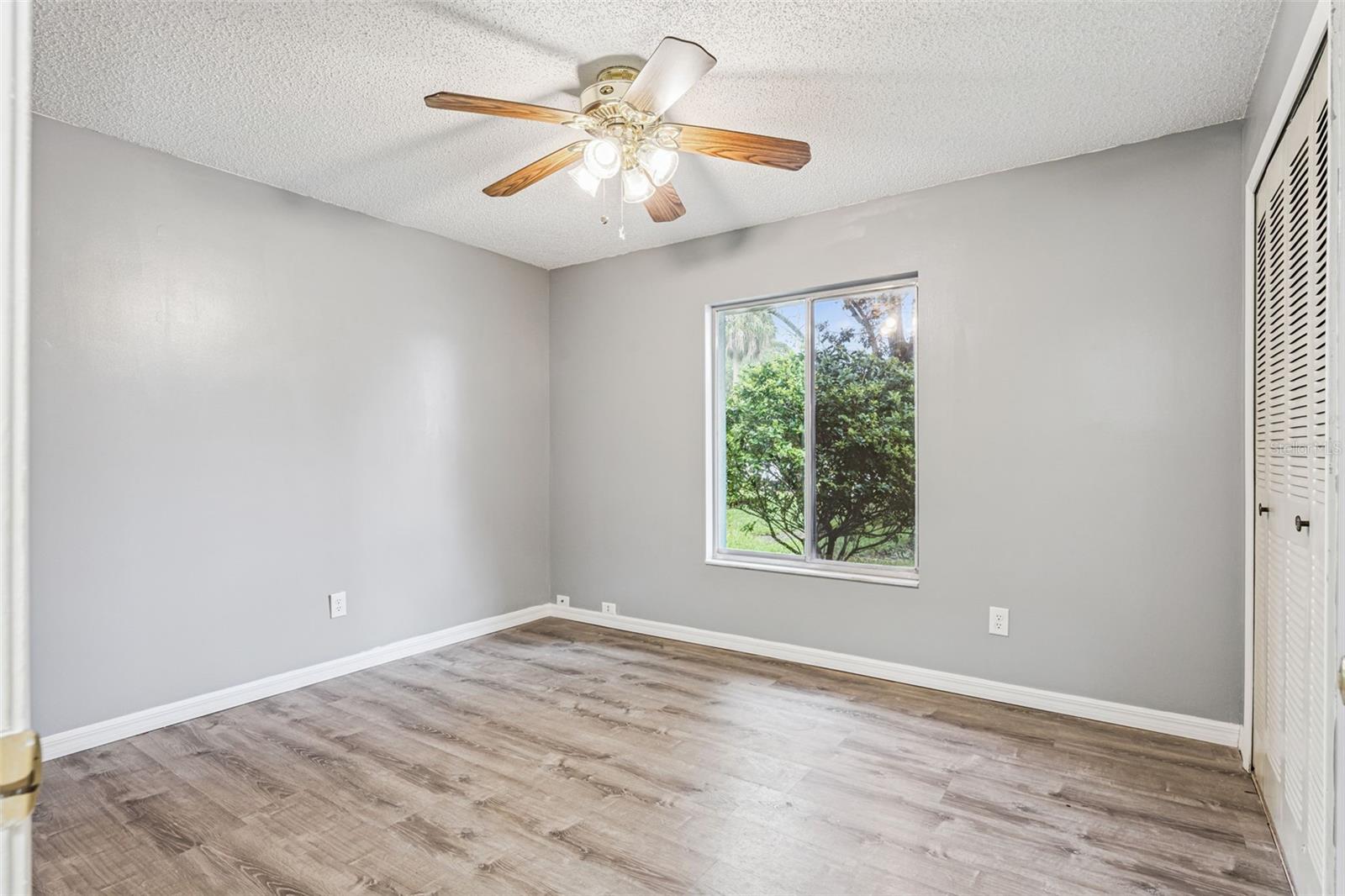 Image 11 of 19 For 108 Clear Lake Circle