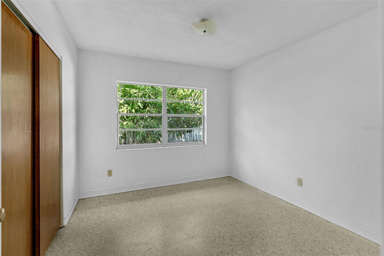 Image 11 of 15 For 324 Lakeland Avenue