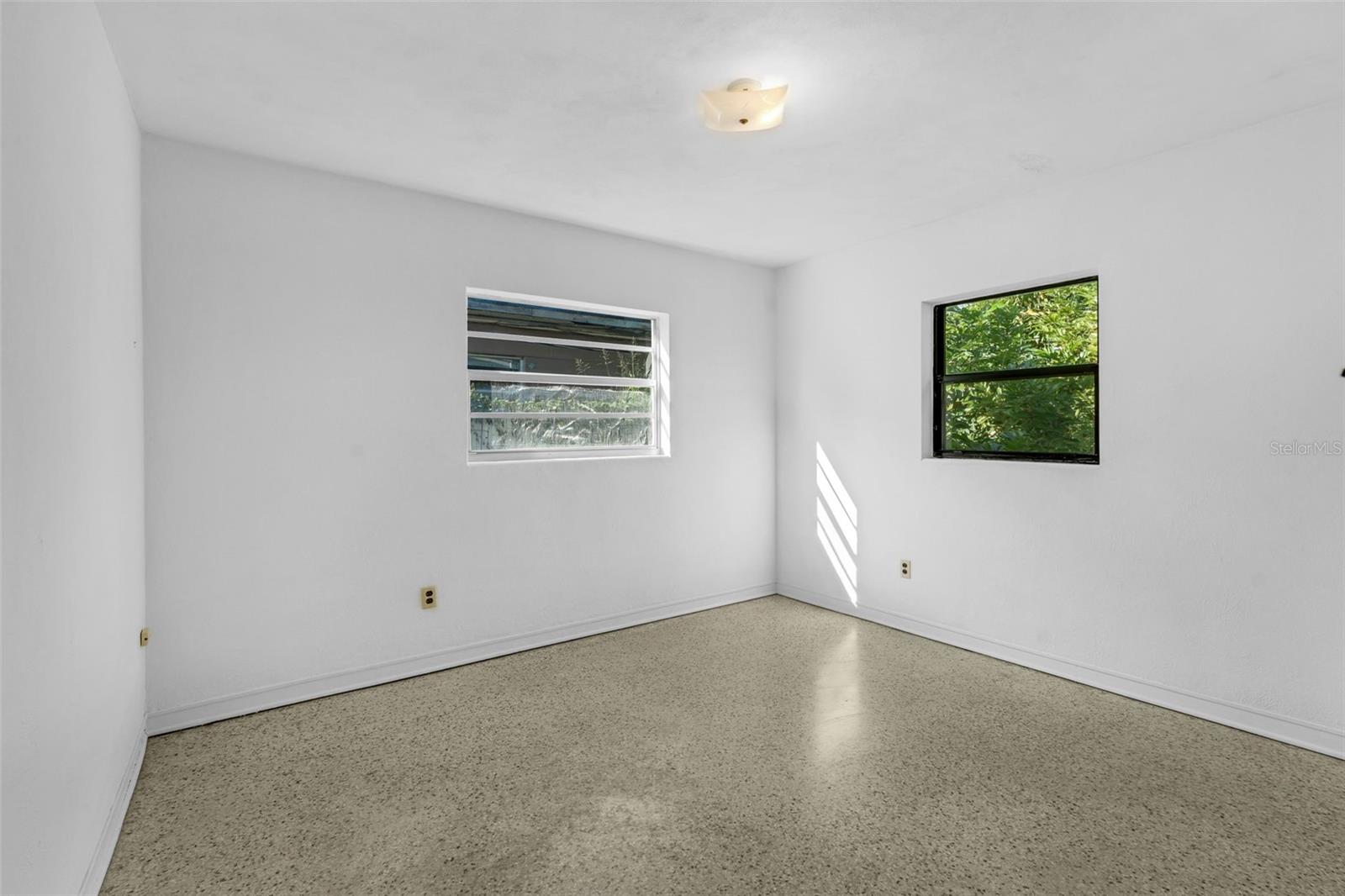 Image 12 of 15 For 324 Lakeland Avenue