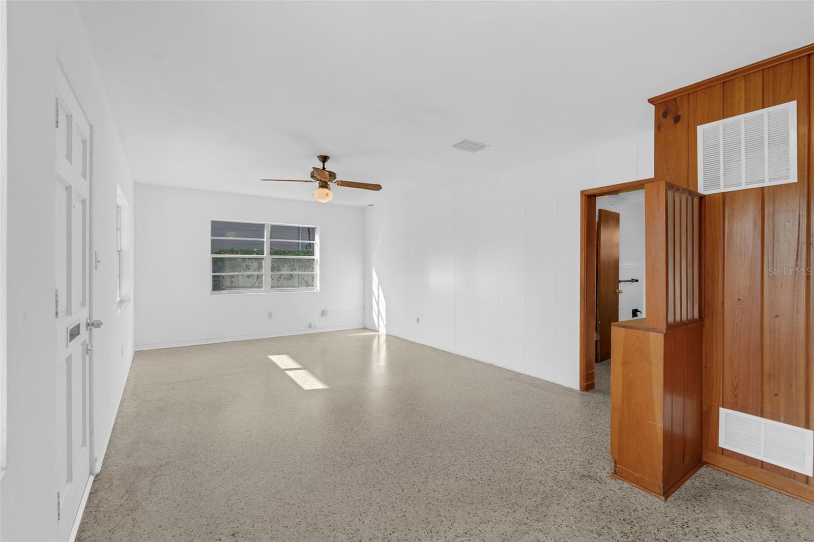 Image 4 of 15 For 324 Lakeland Avenue