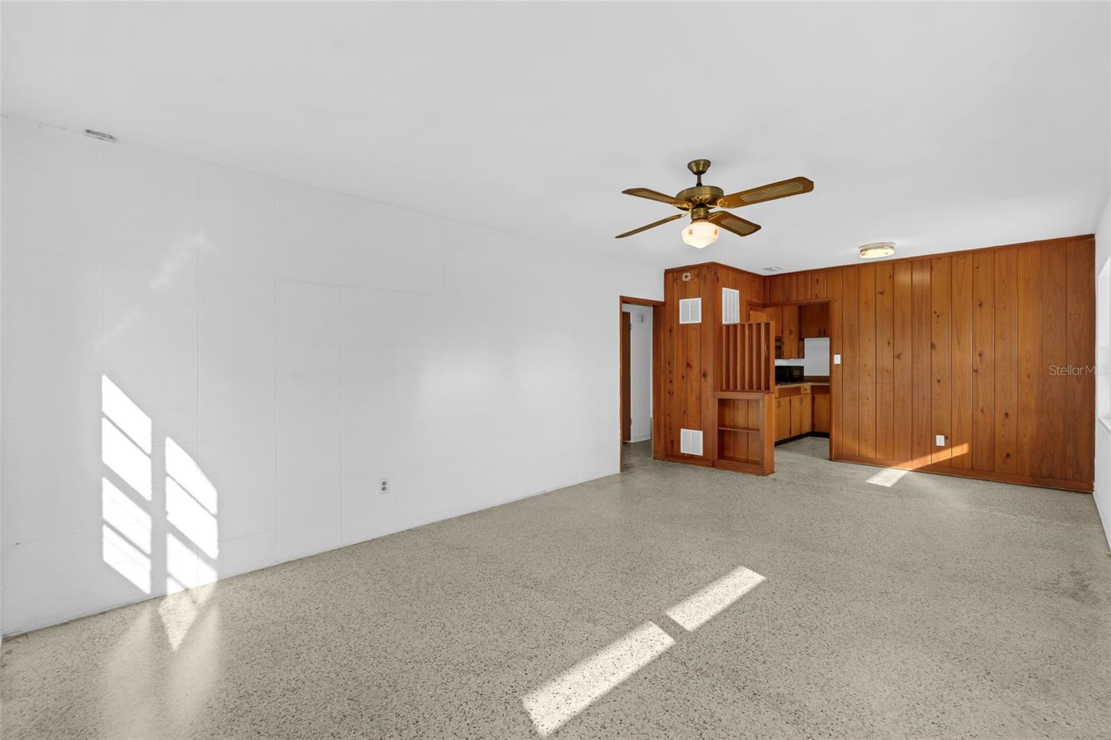 Image 5 of 15 For 324 Lakeland Avenue