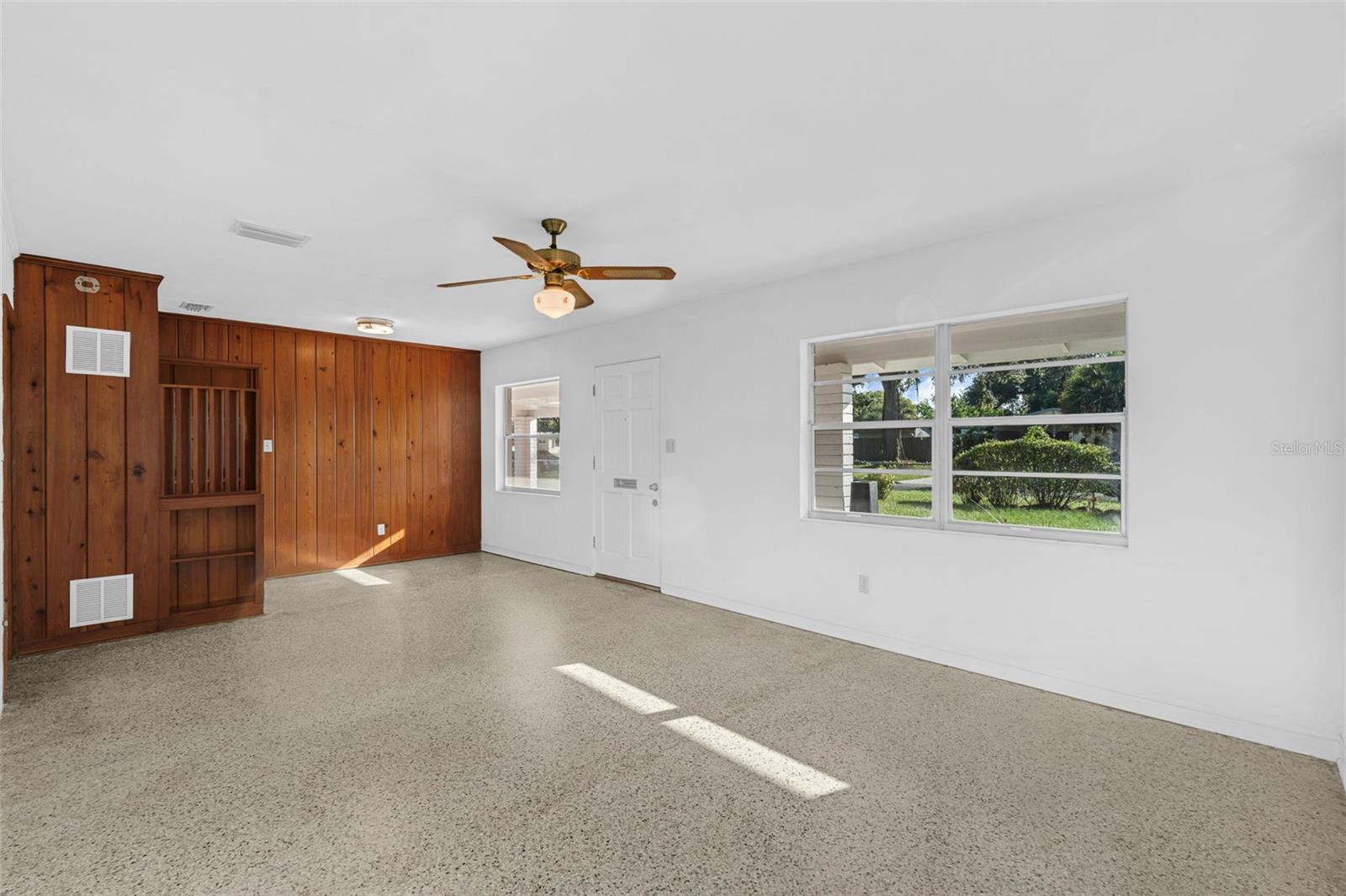 Image 6 of 15 For 324 Lakeland Avenue