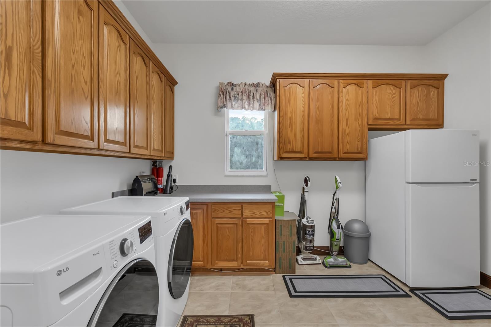 Image 16 of 43 For 6027 Lake Lizzie Drive