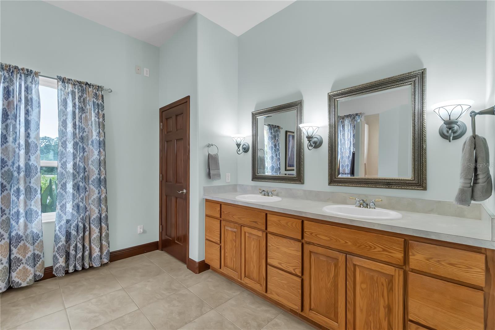 Image 27 of 43 For 6027 Lake Lizzie Drive