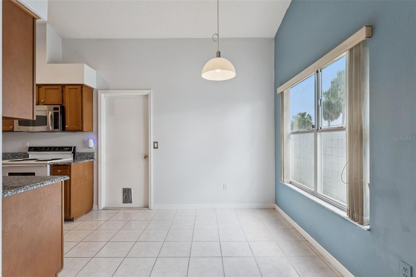 Image 7 of 21 For 212 Bristol Circle