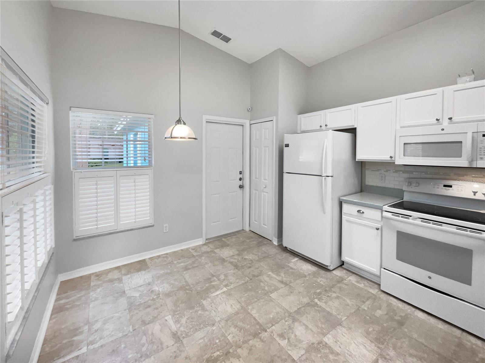 Image 16 of 28 For 7813 Myrtle Oak Lane