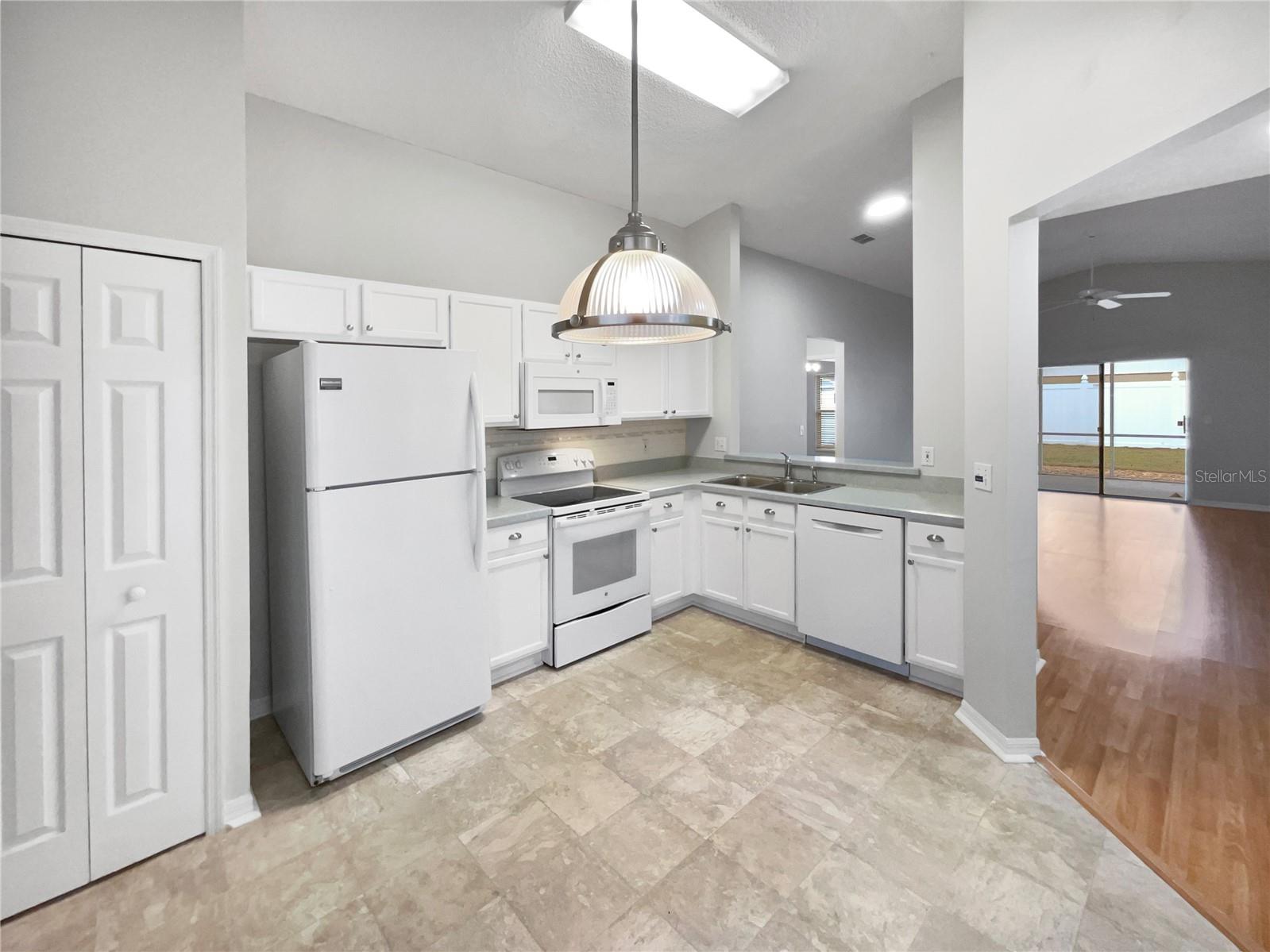 Image 6 of 28 For 7813 Myrtle Oak Lane