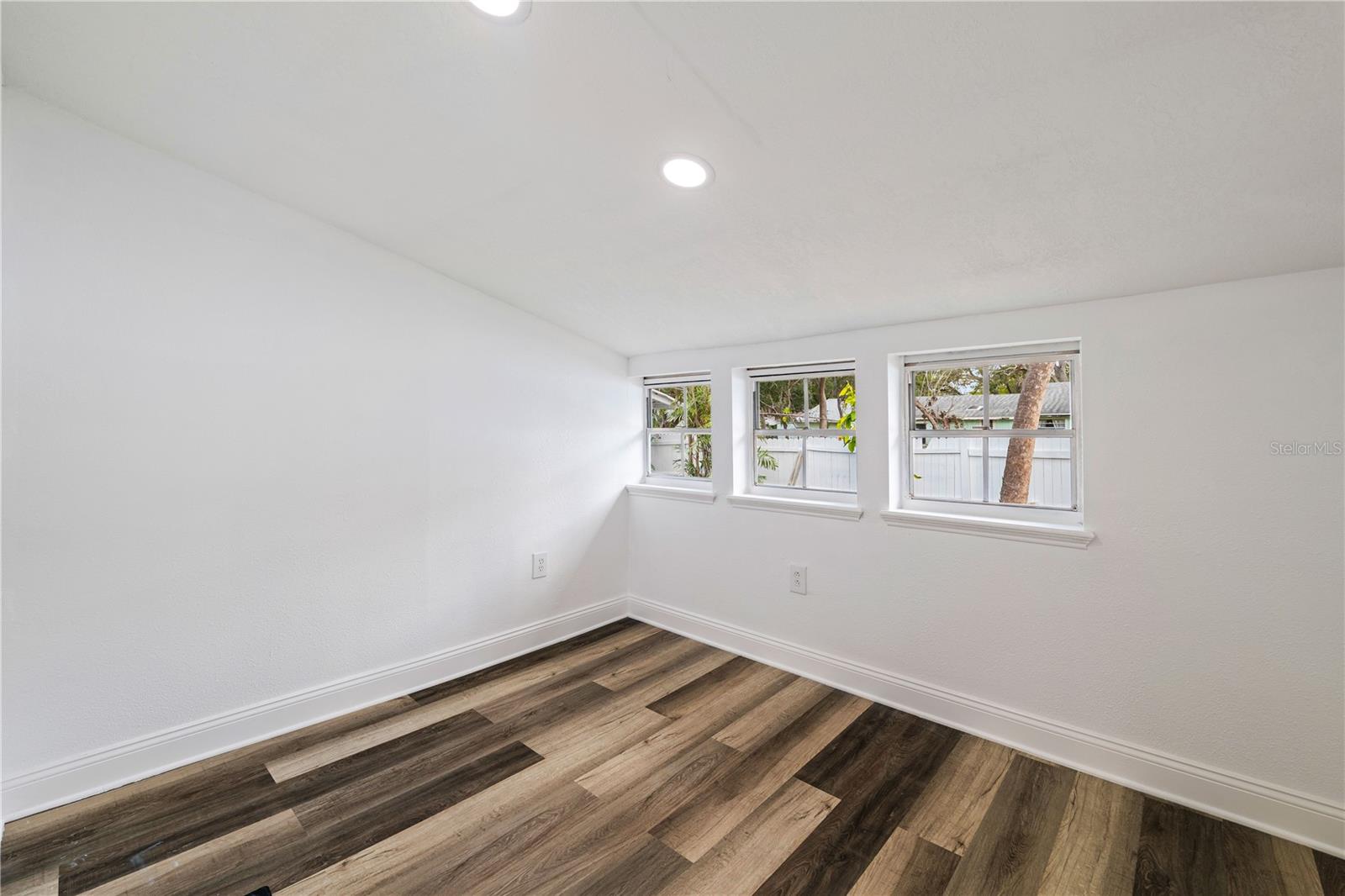 Image 33 of 41 For 1397 43rd Street