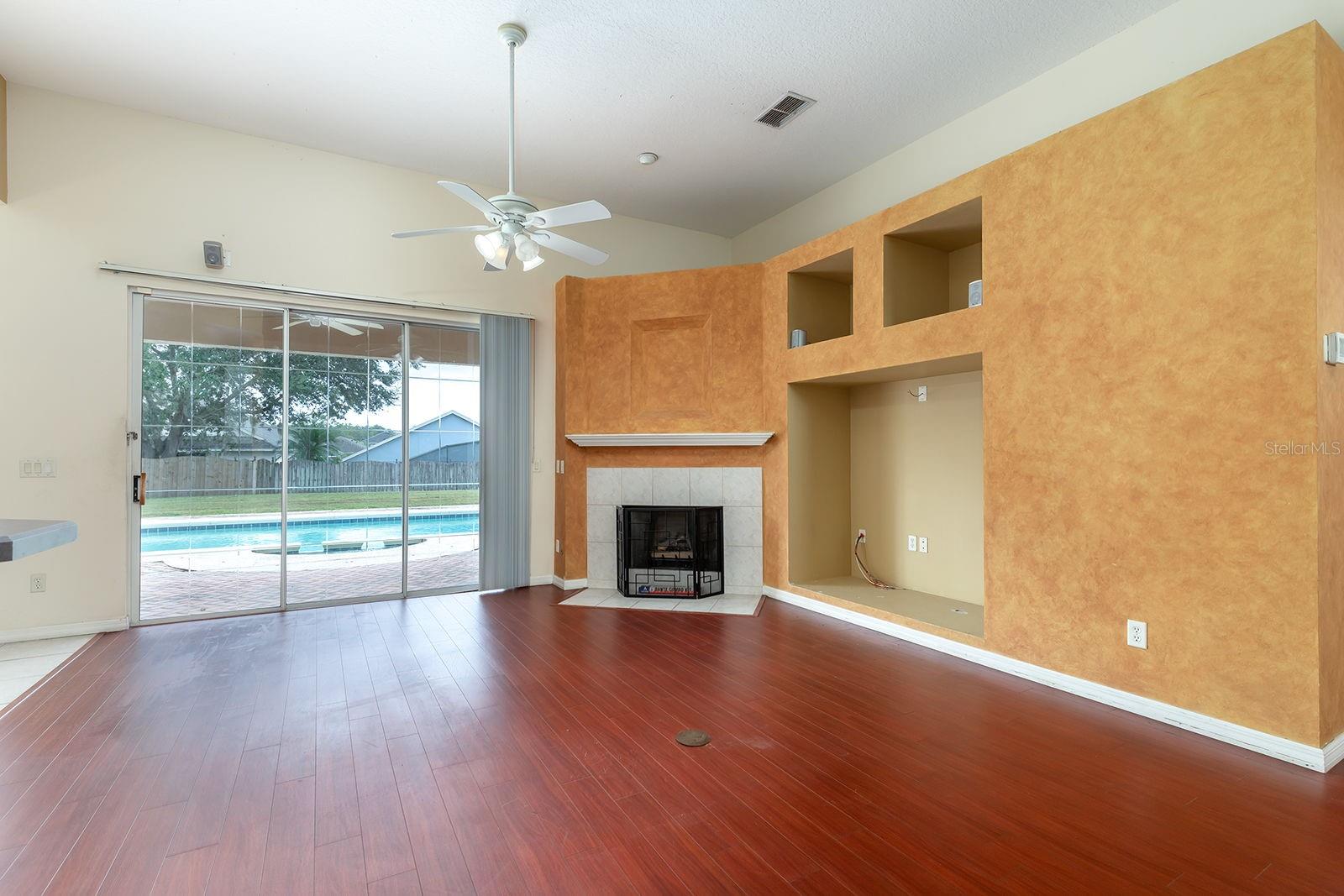 Image 4 of 45 For 14309 Letham Grange Court