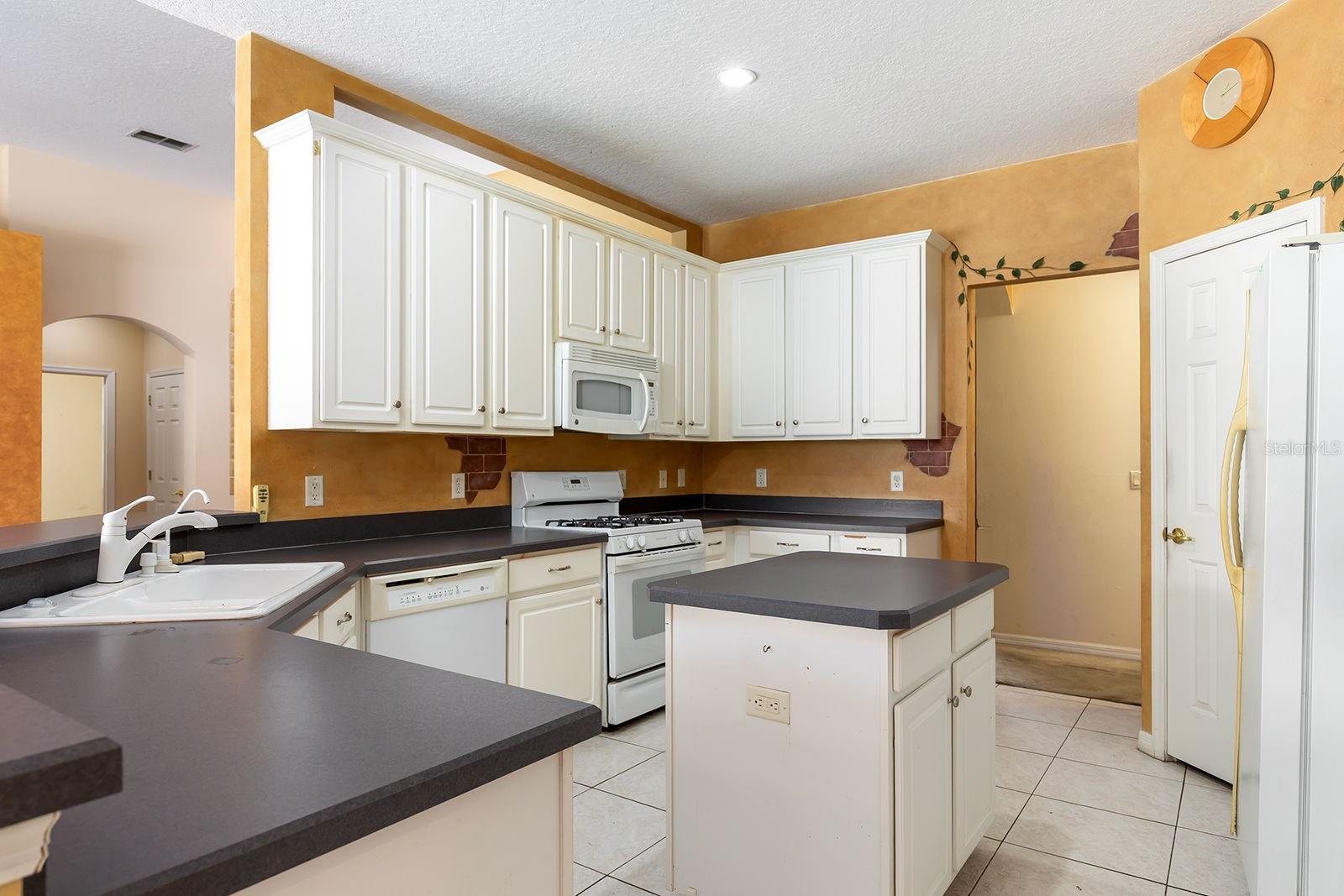 Image 9 of 45 For 14309 Letham Grange Court