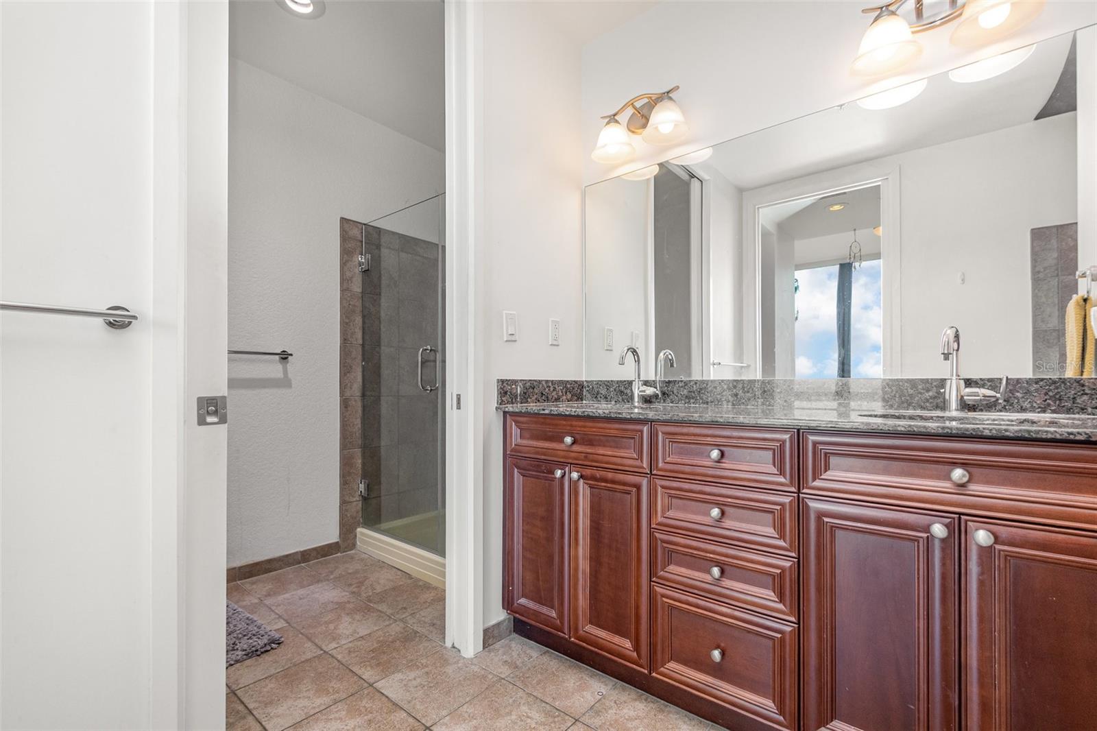 Image 11 of 27 For 150 Robinson Street 2510