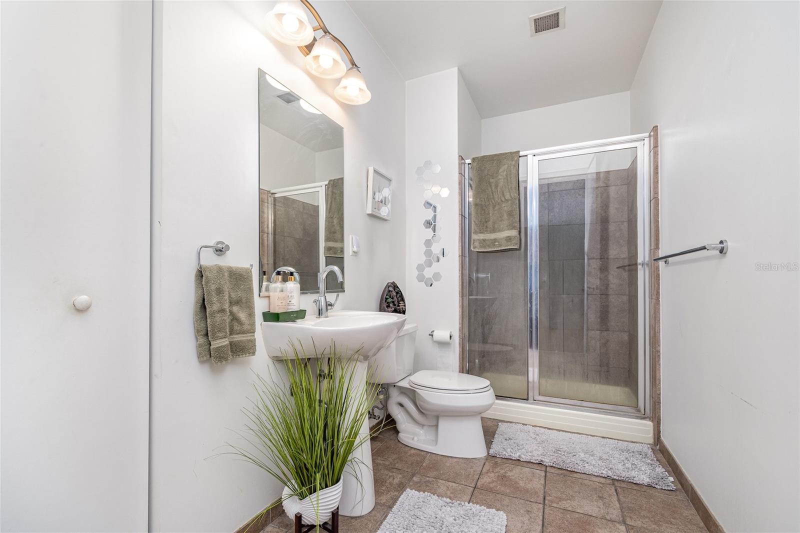 Image 13 of 27 For 150 Robinson Street 2510