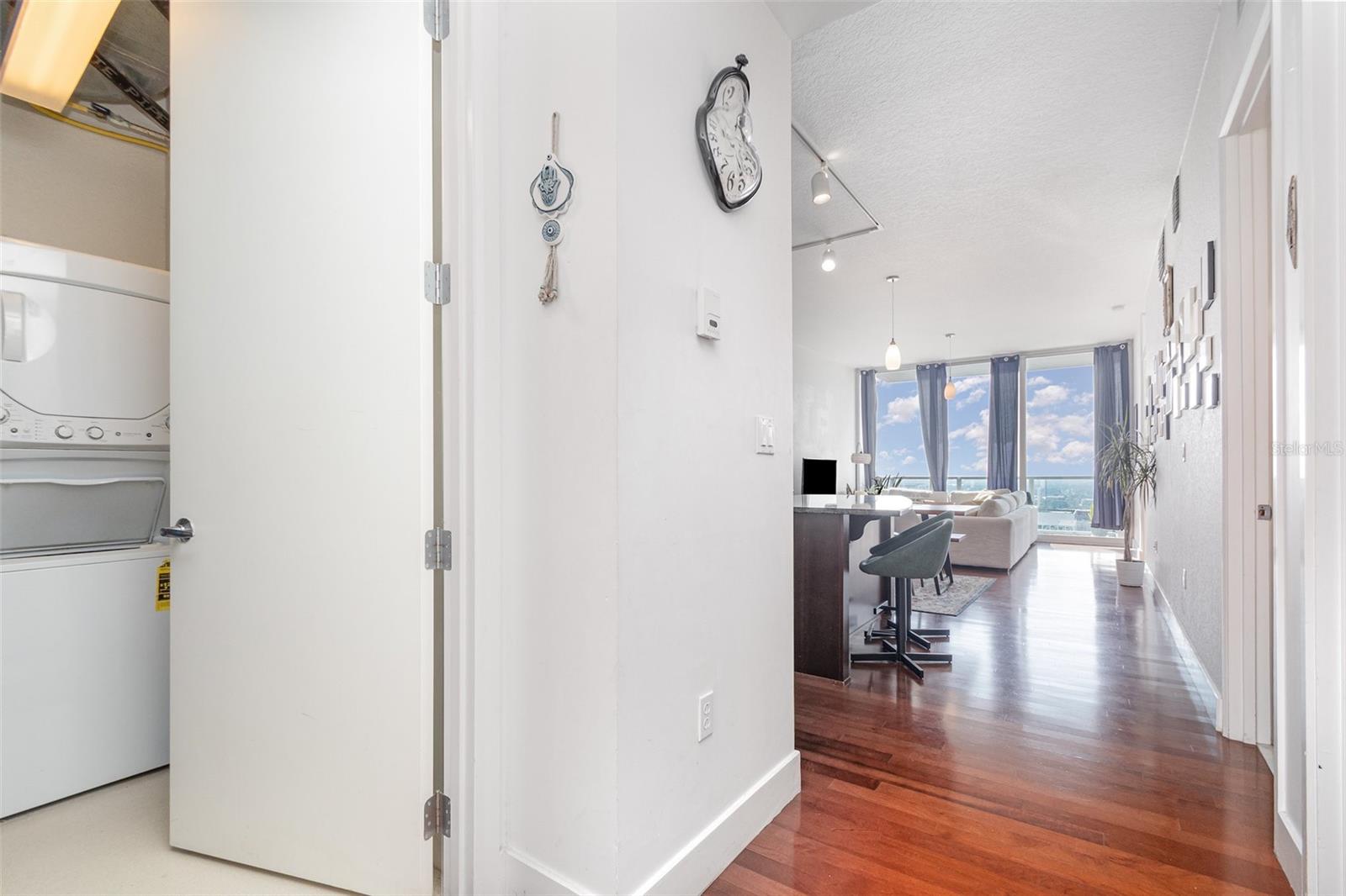 Image 15 of 27 For 150 Robinson Street 2510