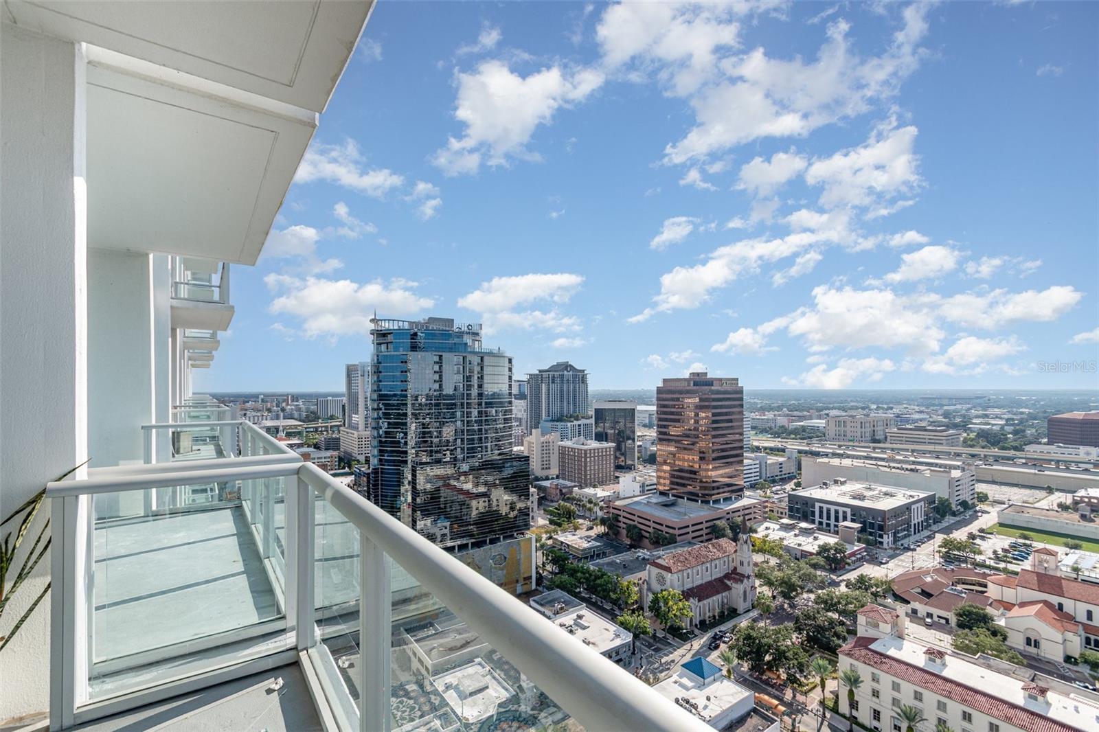 Image 16 of 27 For 150 Robinson Street 2510