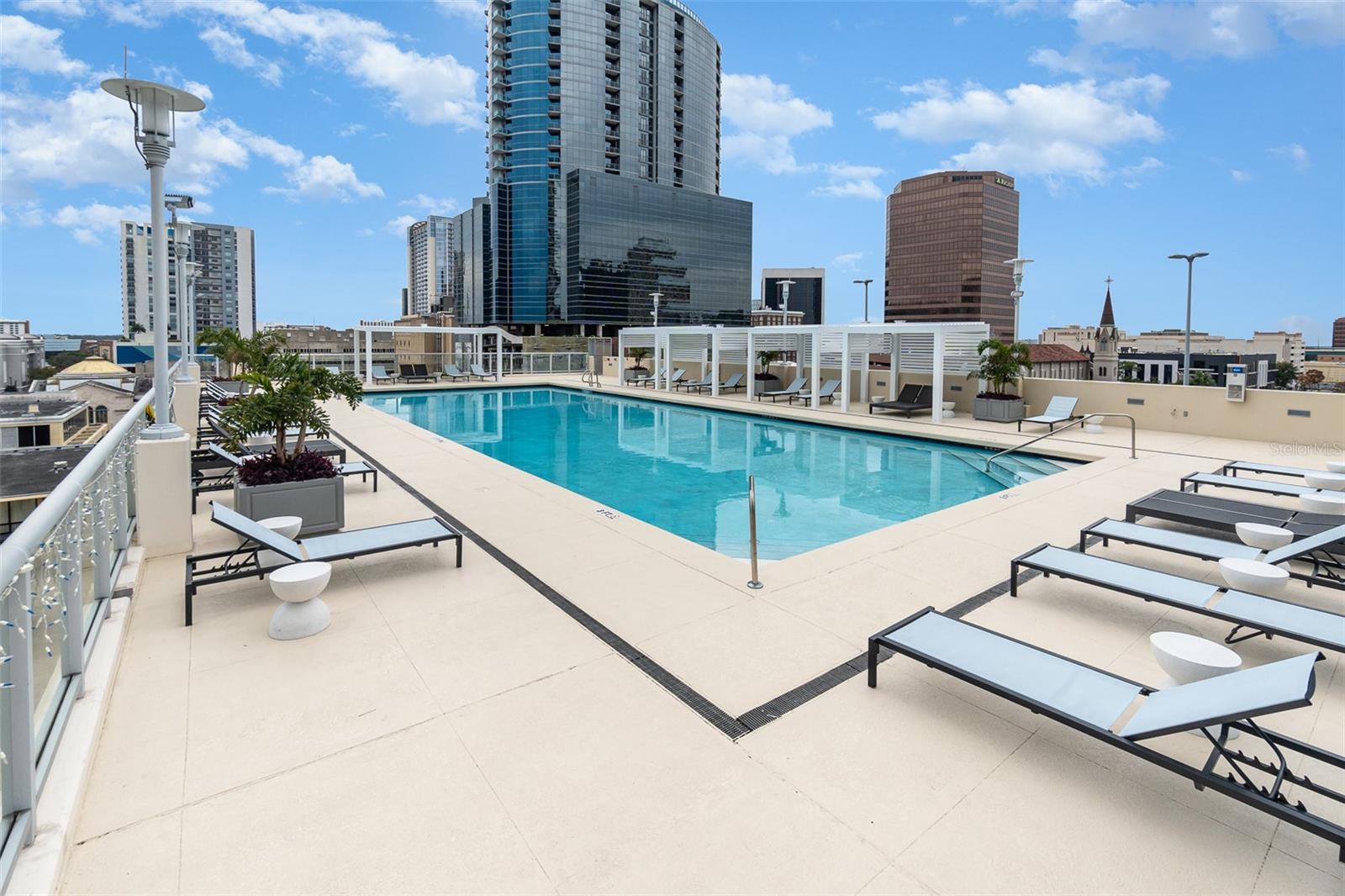 Image 17 of 27 For 150 Robinson Street 2510