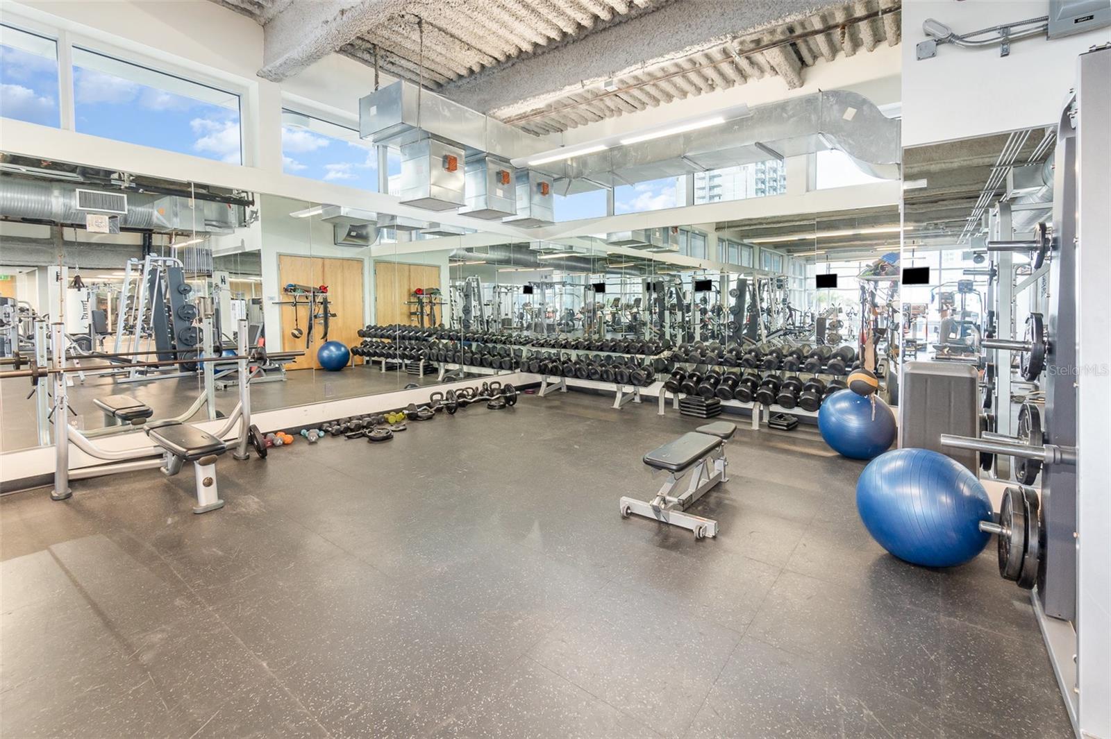 Image 23 of 27 For 150 Robinson Street 2510